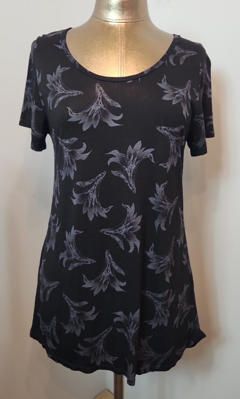 LuLaRoe Black Floral T-Shirt Womens Size M Chest 33 Tunic Short Sleeve 204-37715