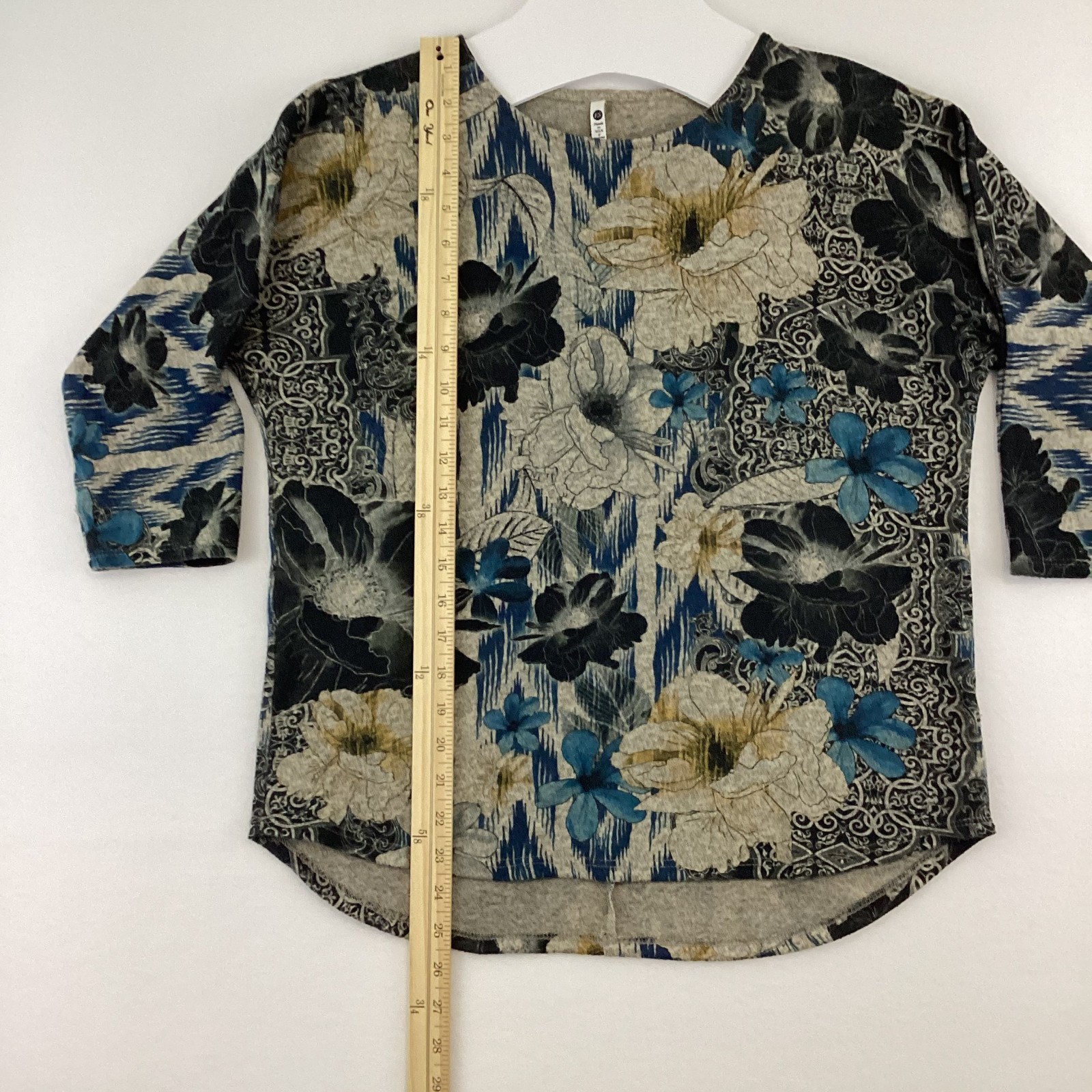 Leo & Nicole Polyester Blend Soft 3/4 Sleeve Top Women’s Petite Small PS