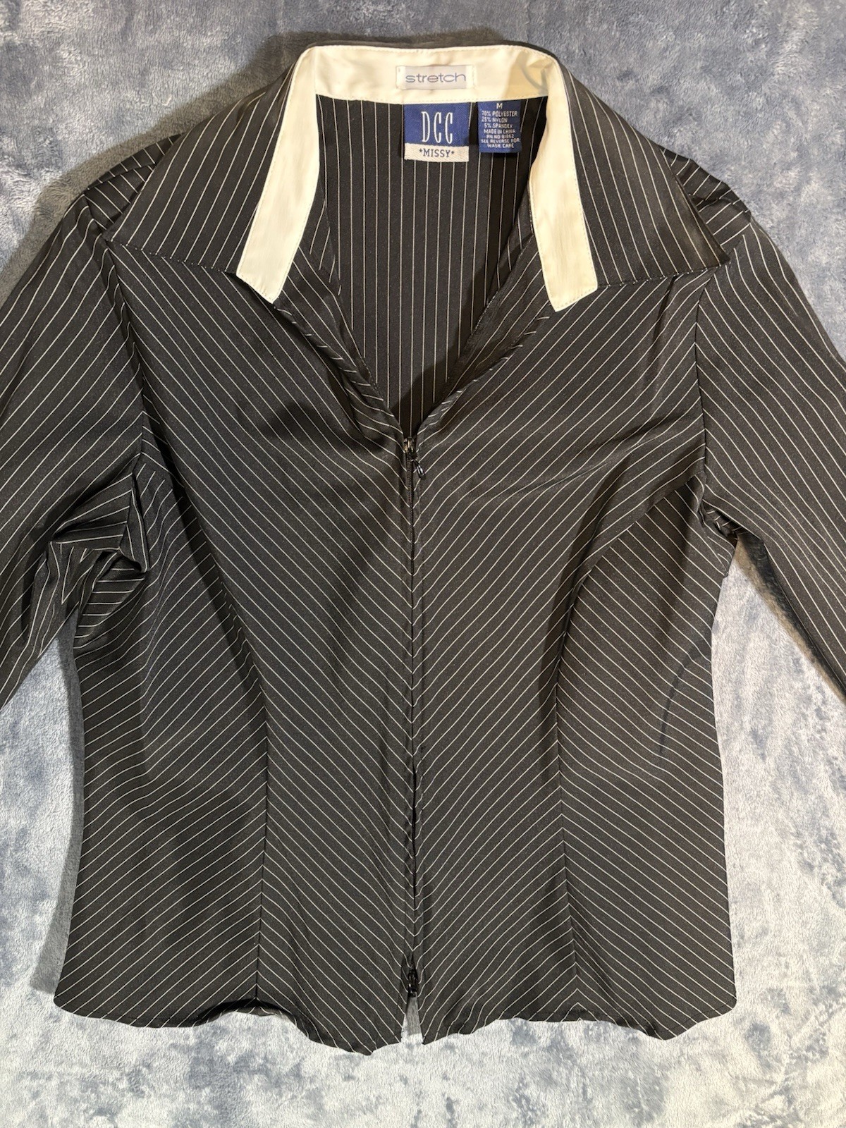 DCC Women’s Black White Pinstripe Collared Zip Long Sleeve Blouse Size M