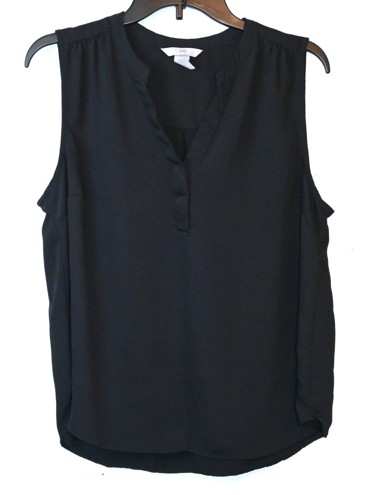 H & M women’s M, A05 Black Sleeveless V-Neckline Blouse, Split Neckline