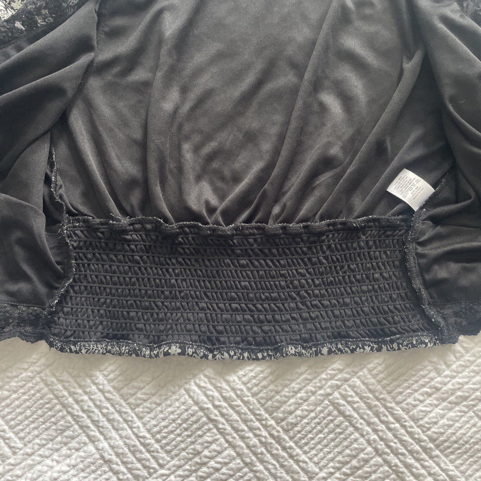 Hint Of Blush Women’s Top Size L Cropped V-Neck Lace Black White Lined Smocked