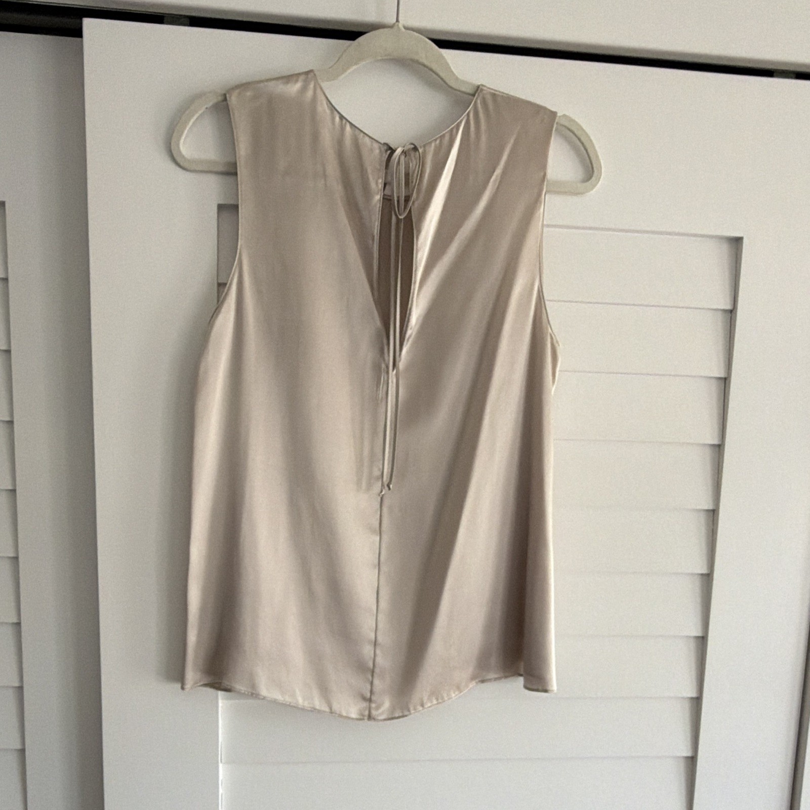 Beautiful People Beige Solid Satin Round Neck Tie Back Sleeveless Blouse Size M