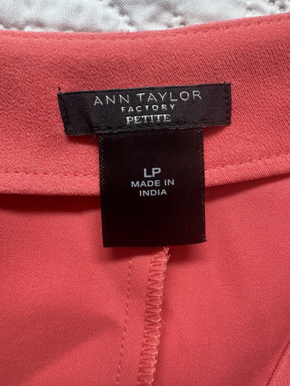 Ann Taylor Factory Petite LP Pink Solid V-Neck Short Sleeve Pullover Blouse