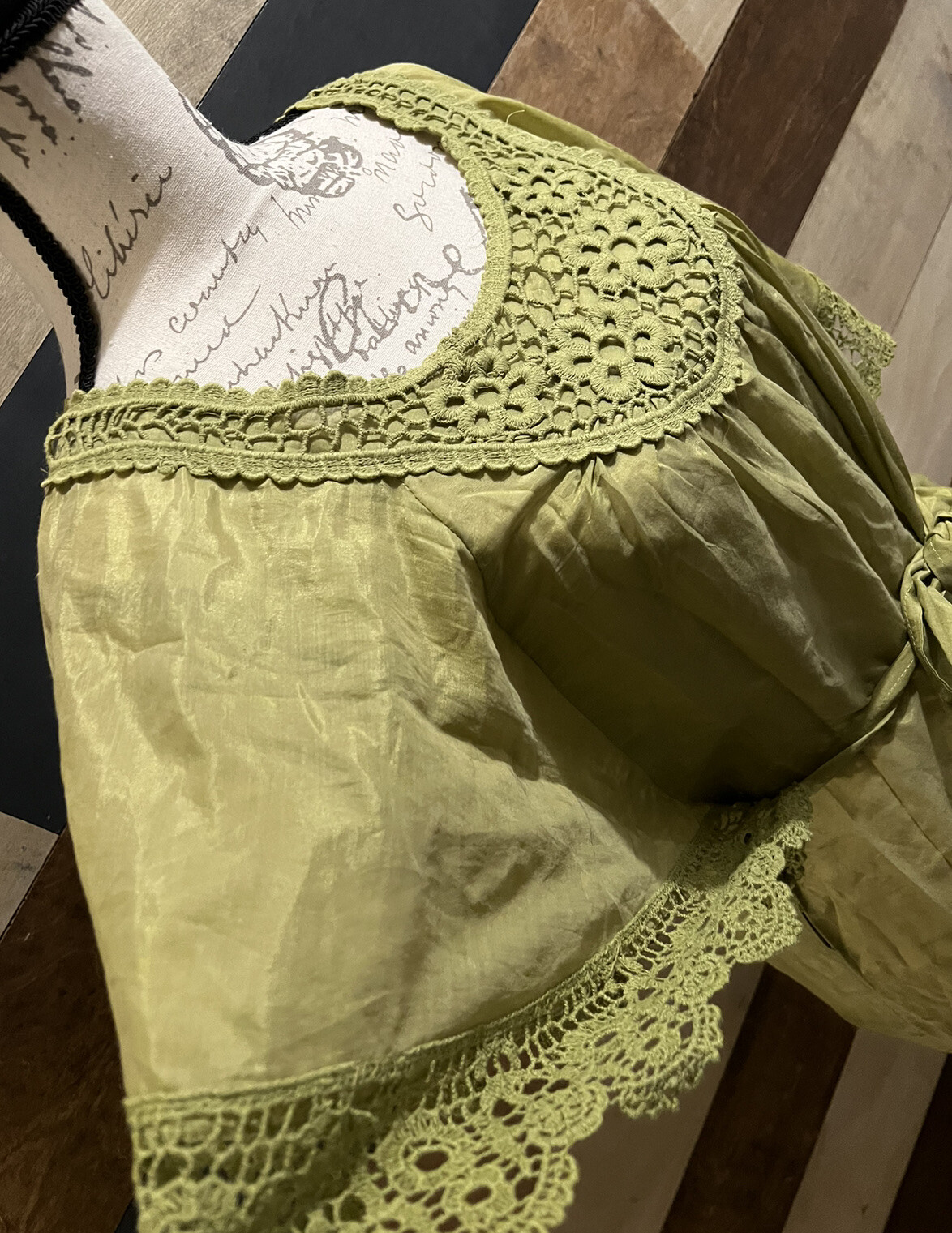 Love Notes Womens Green Top With Belt Blouse Size L Laced Sleeves