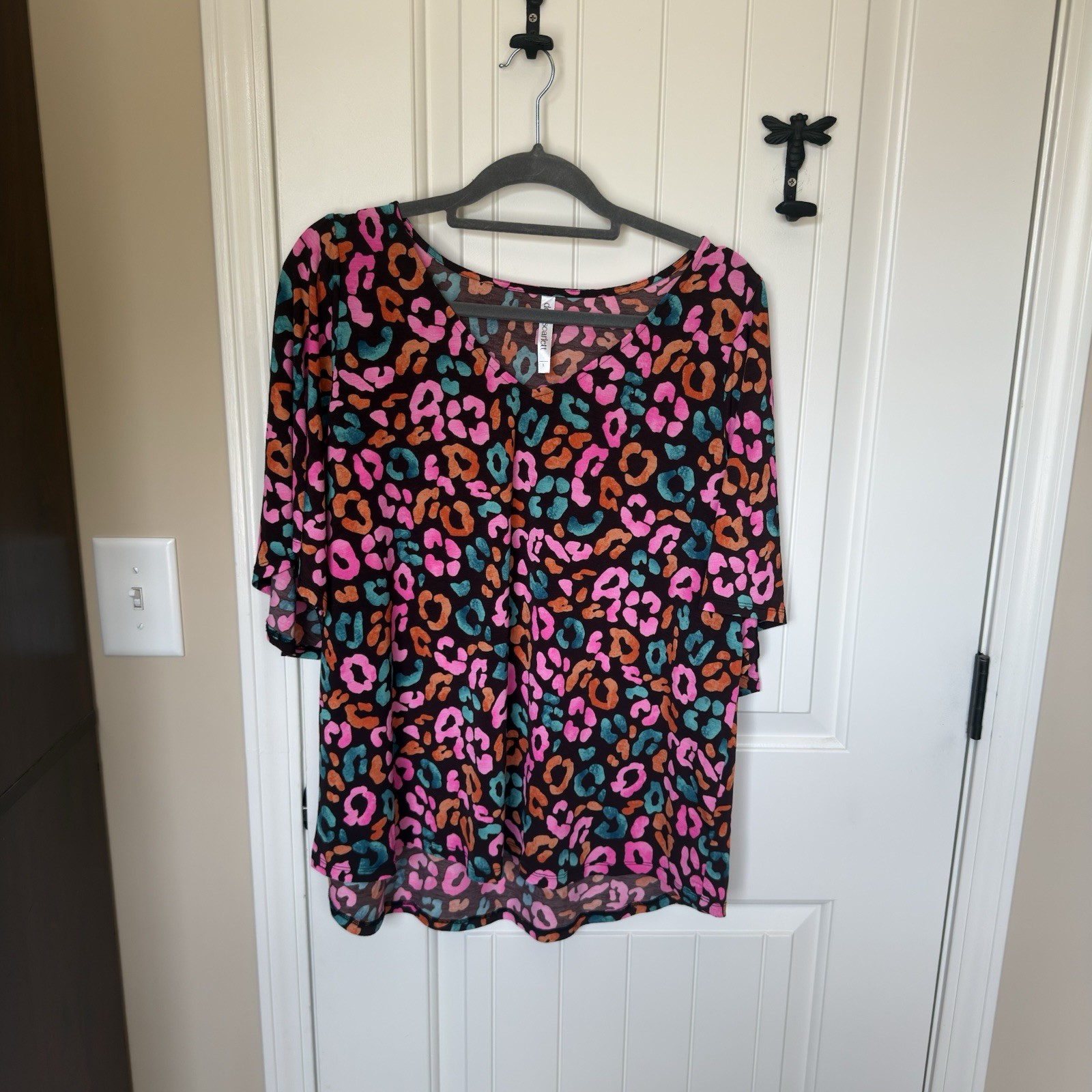Dear Scarlett Dreamer Women’s Pink Teal Orange Leopard Print Top 3/4 Sleeve