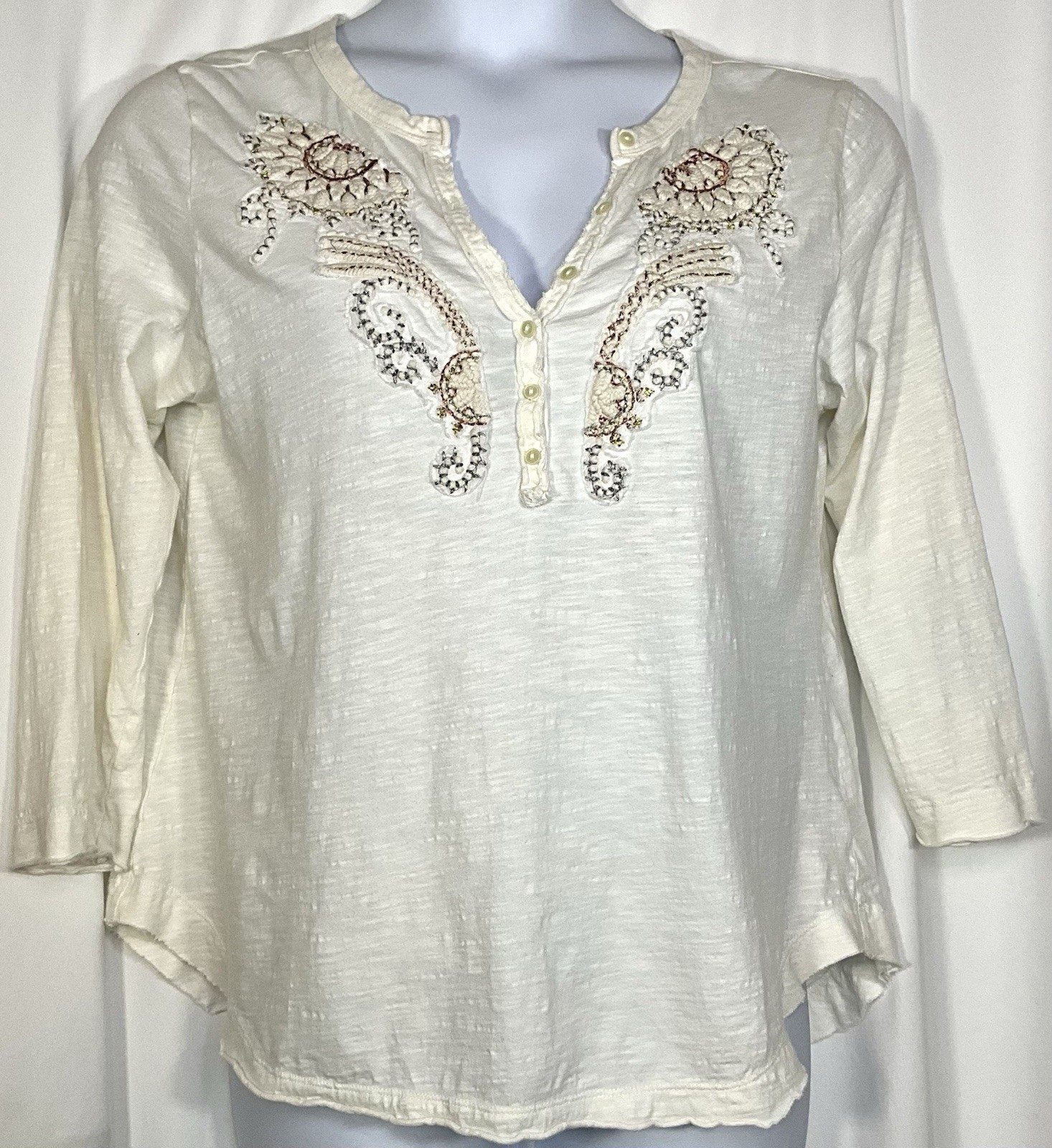 Anthropologie Akemi + Kin Embroidered Top 100% Cotton Sz L Easy Care EUC