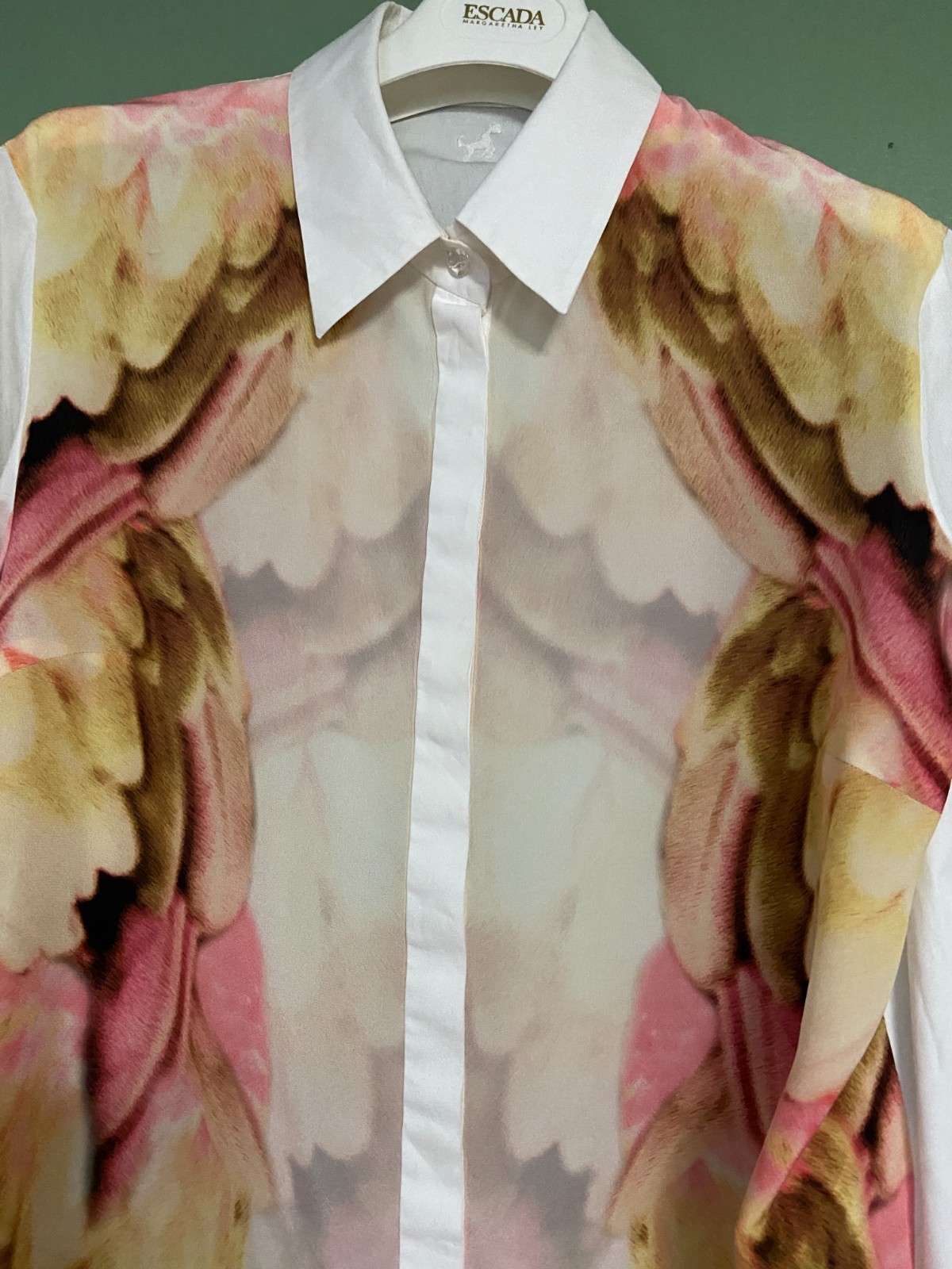 ESCADA COTTON SILK BLOUSE IN WHITE FLORAL PRINT AT FRONT IN WATERCOLOR 44 14