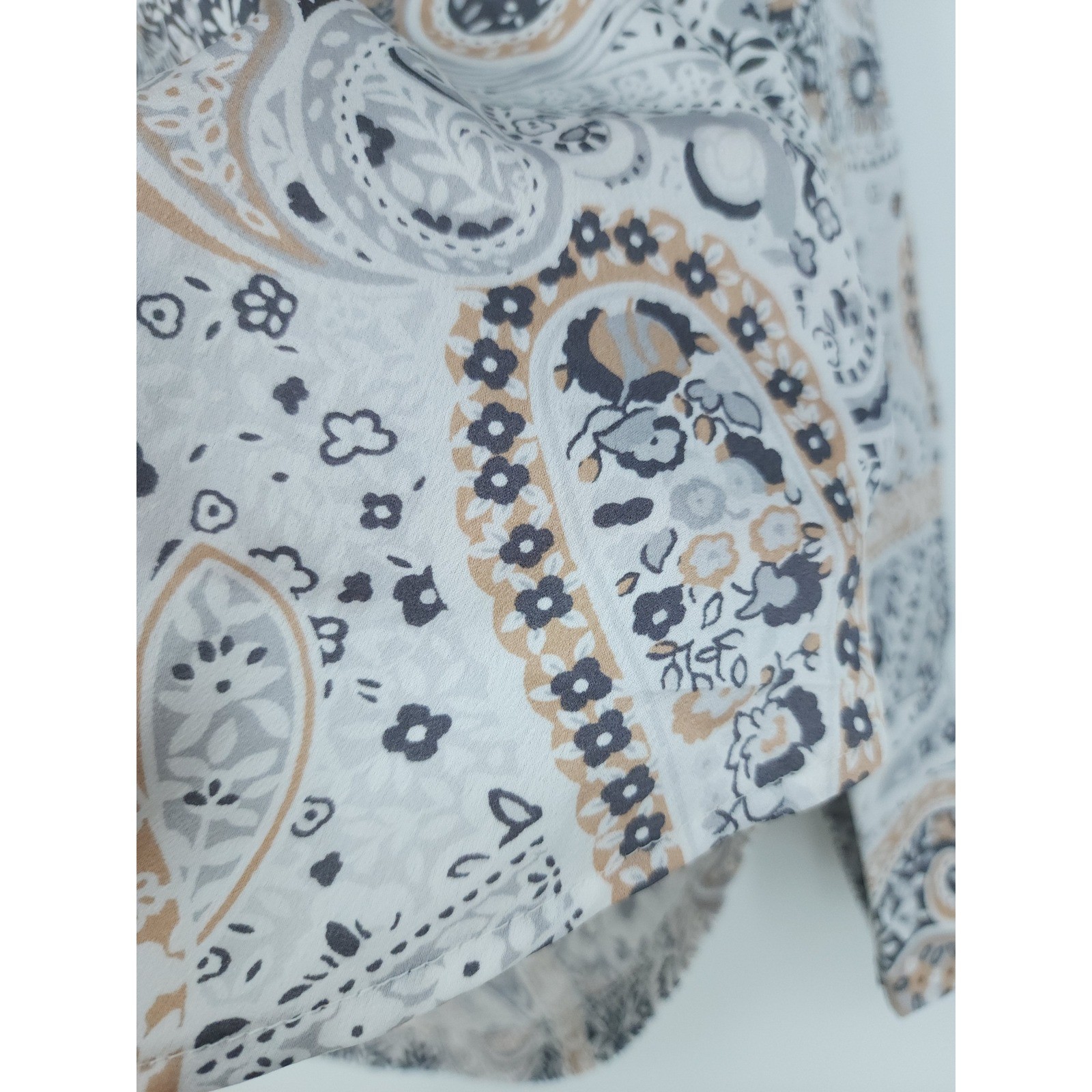 NWT Ann Taylor Satin Button Up Blouse Womens XS White Boho Paisley Luxury Career