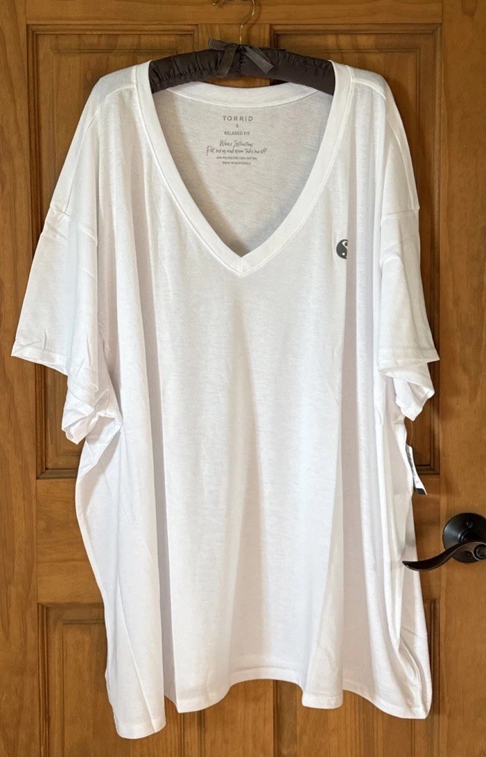 TORRID TEE SHIRT SHORT SLEEVE T SHIRT V NECK TOP 5 5X 5XL 6 6X NEW