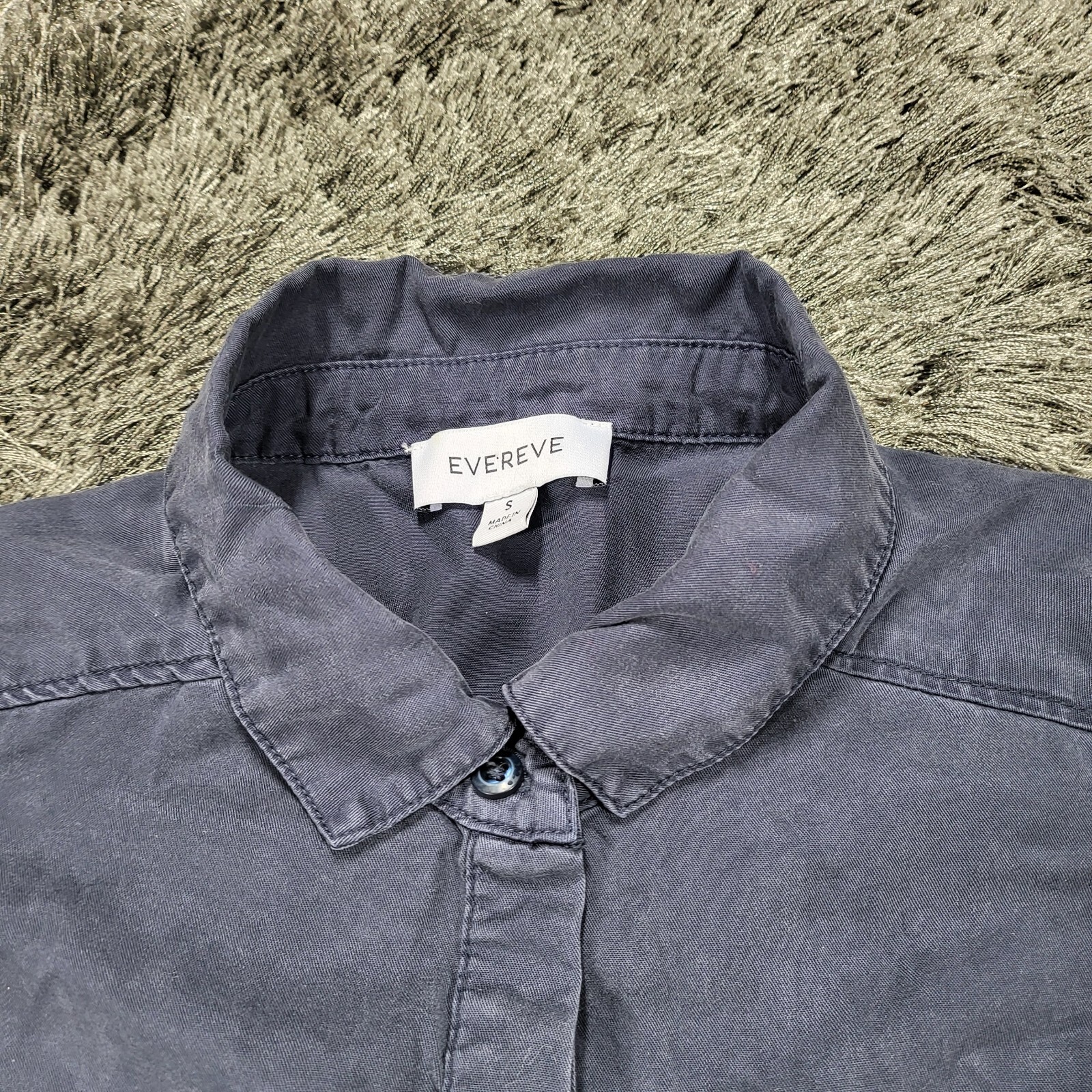 Evereve Shirt Womens Small Blue 100% Lyocell Short Sleeve Pockets Button Up Logo