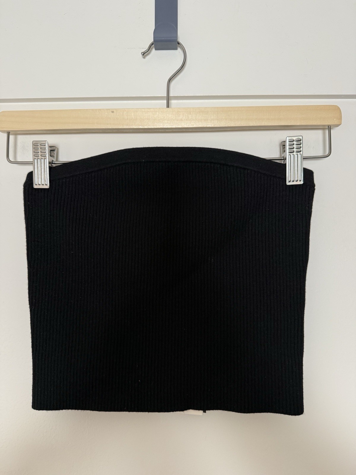 NWT Aritzia Babaton Tube Bandeau Crop Top M Black Sculpt Ribbed Knit Strapless