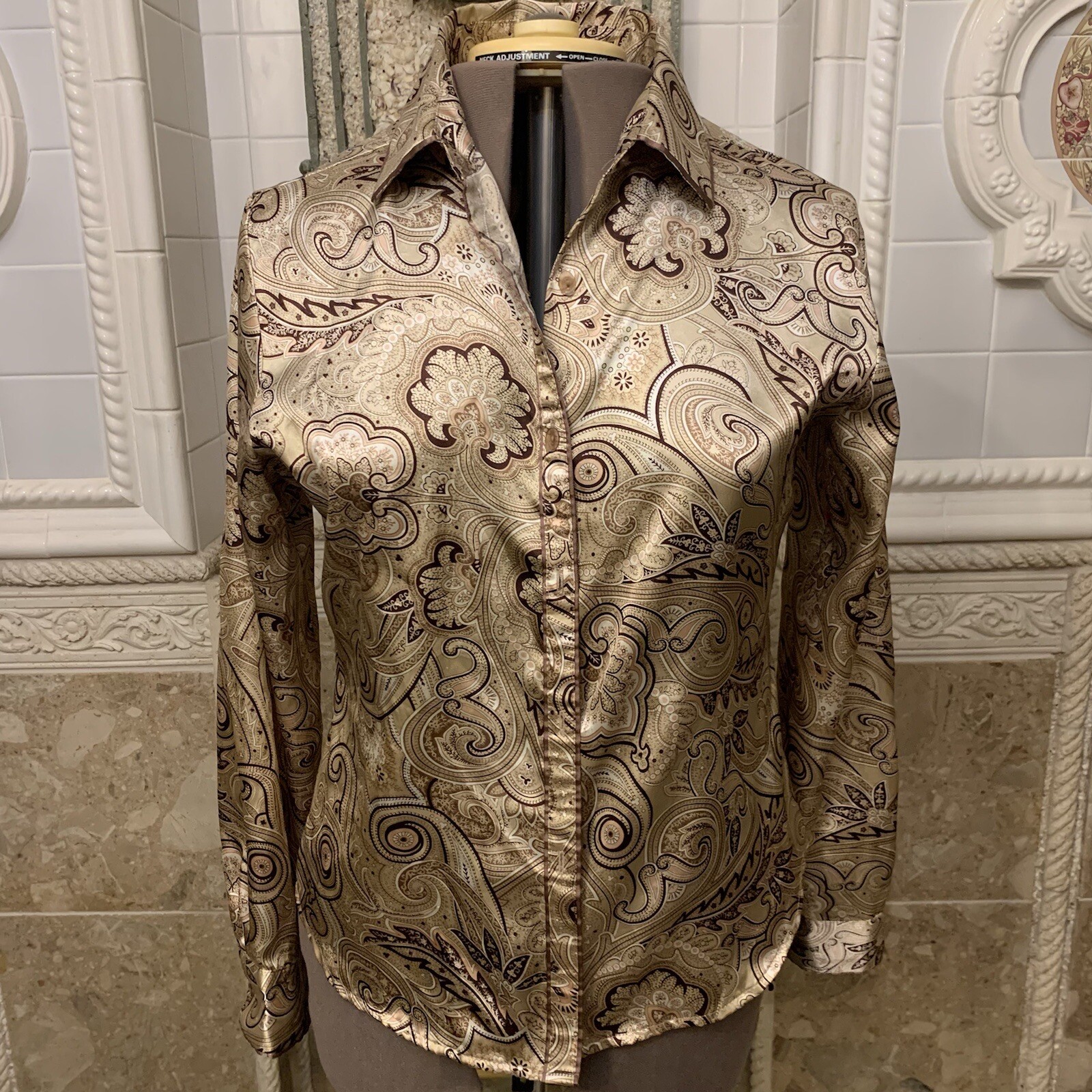 Covington. Sz 14-16. Satin Finish. Long Sleeve. Button Cuffs. Shirt. B48.