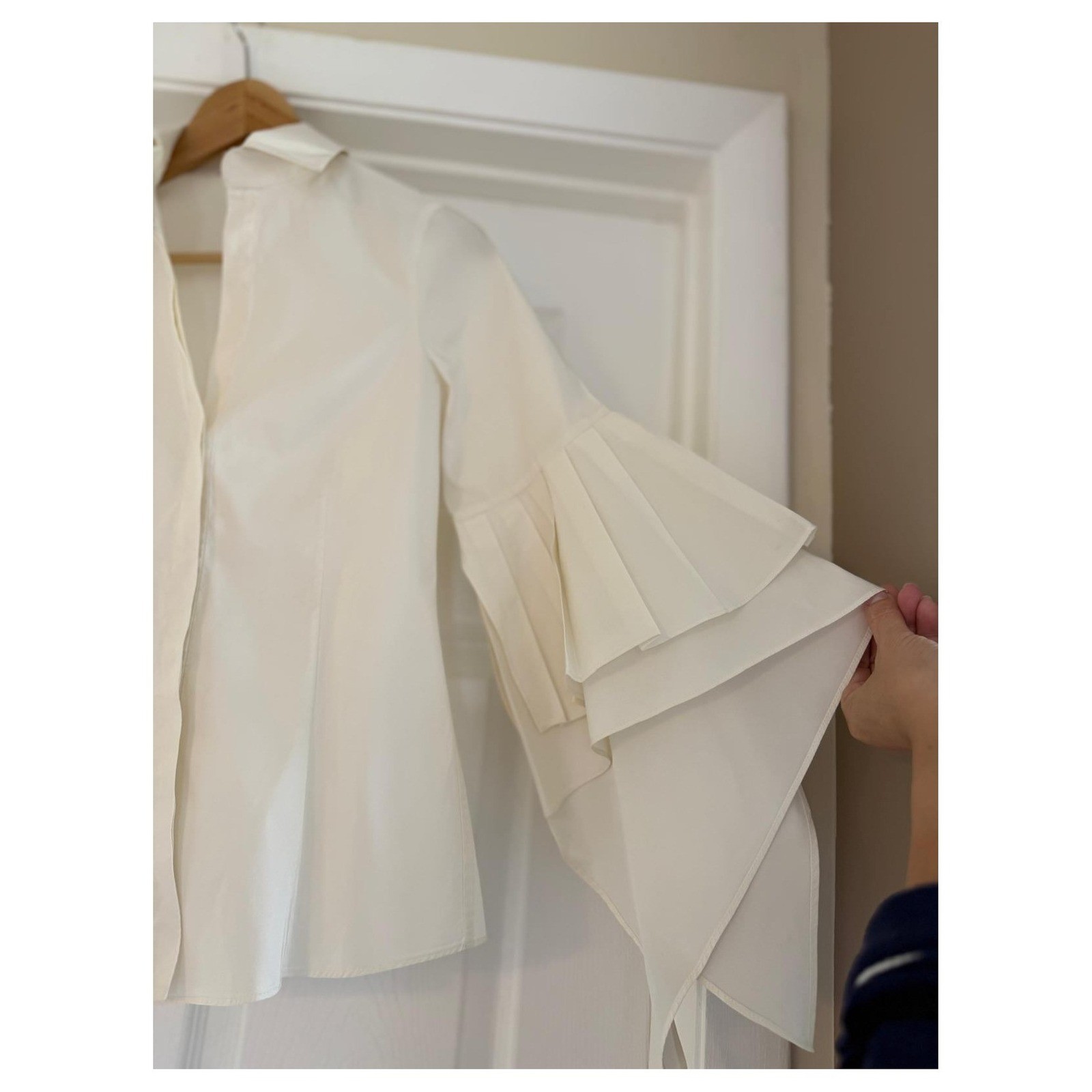 Carolina Herrera White Tiered Pleated Bell Sleeve Button Down Blouse Size 2