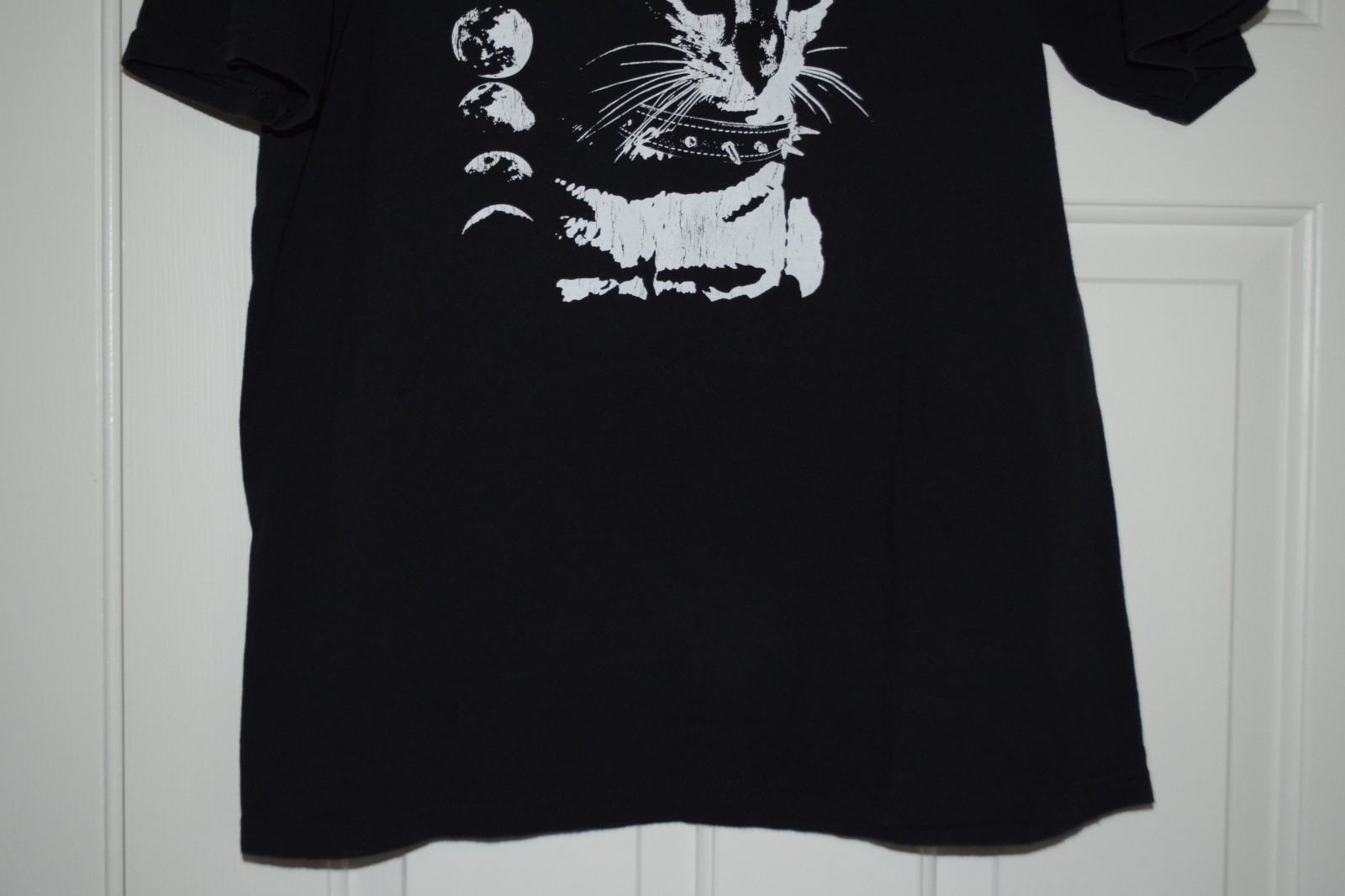 Hot Topic Size L Black Short Sleeve Shirt Cat Picture & Phases of Moon Pictures