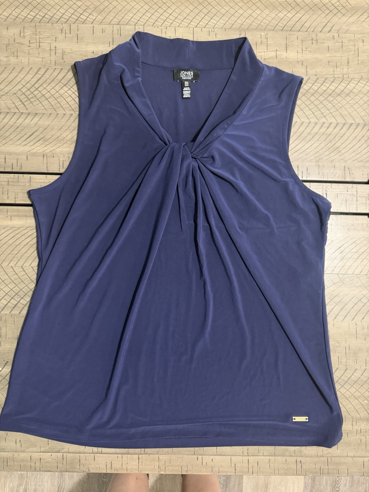 Jones New York Signature Women’s Blouse M Navy Twist Front V-Neck Sleeveless