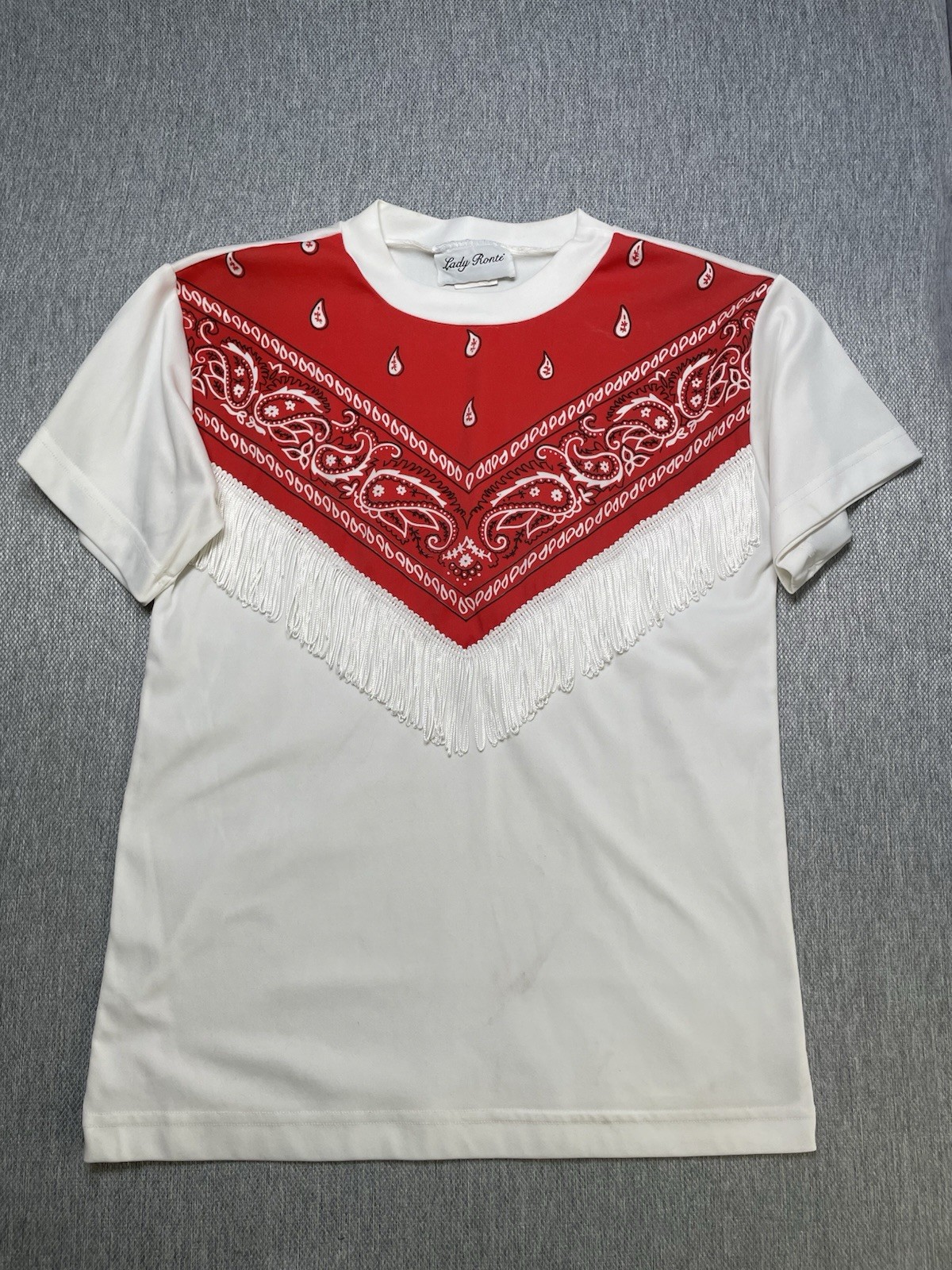 WESTERN VTG 90s USA MADE RED BANDANA FRINGE COWGIRL LADY RONTE WHITE T SHIRT Sm