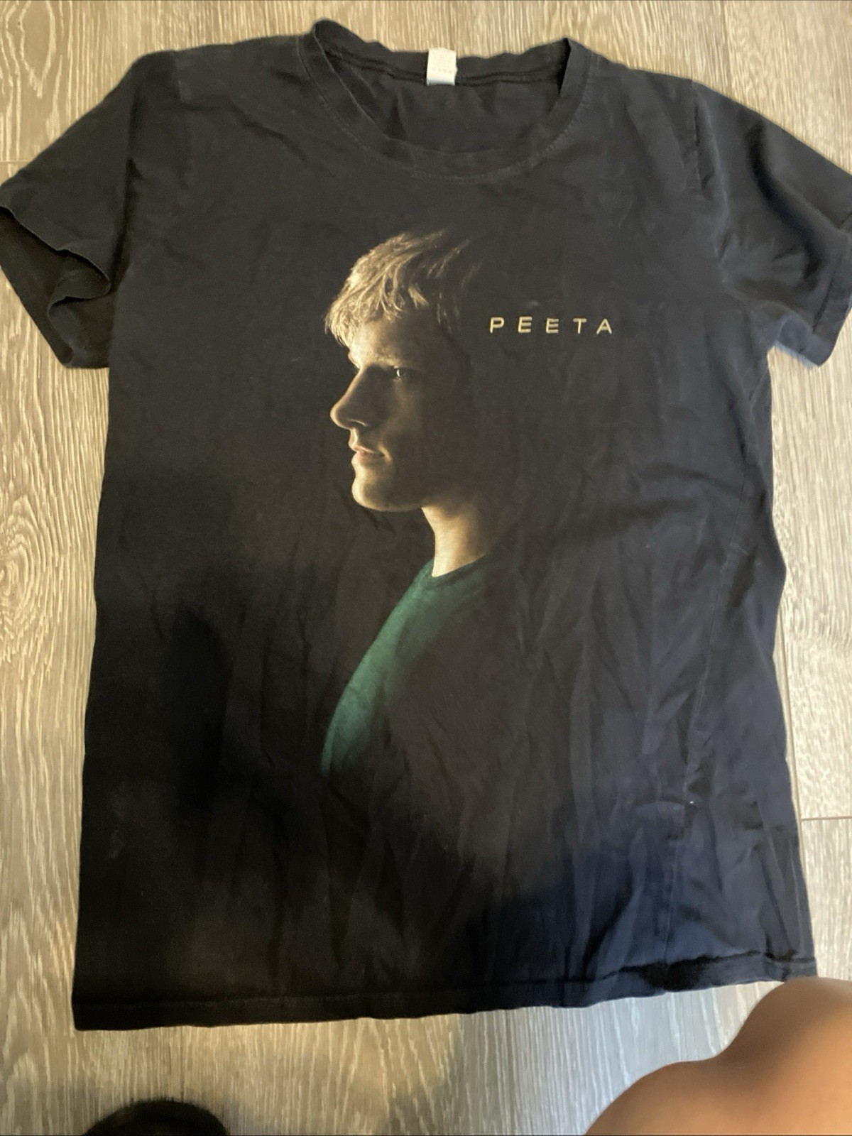 VTG Movie PROMO Ladies Small S Short Sleeve Peeta Tshirt The Hunger Games LOGO