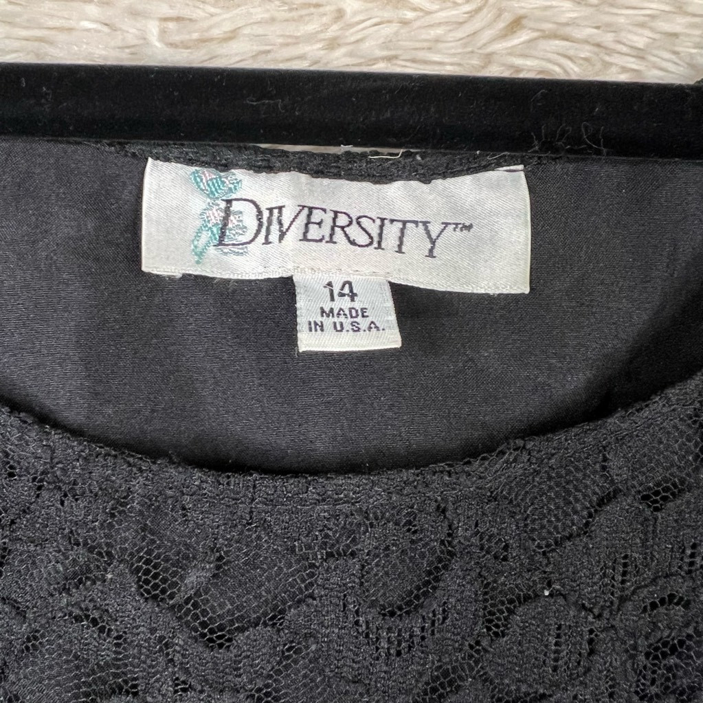Diversity Blouse Tank Top Womens 14 Black Floral Lace Scoop Neck Lined Pullover