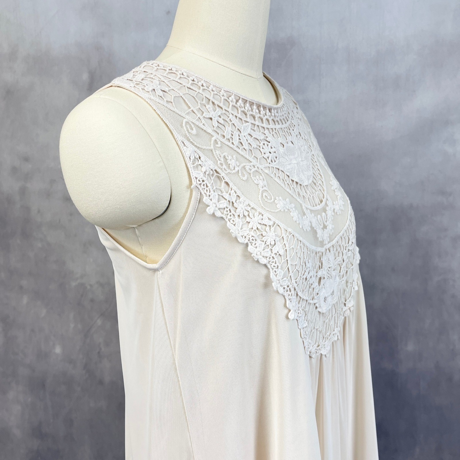Cal Style Crochet Lace Ruffle Hem Sleeveless Tunic Top Women Small Boho Flowy