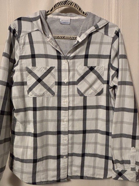 Womans Columbia ® button front Shirt black and white hood & pockets Medium