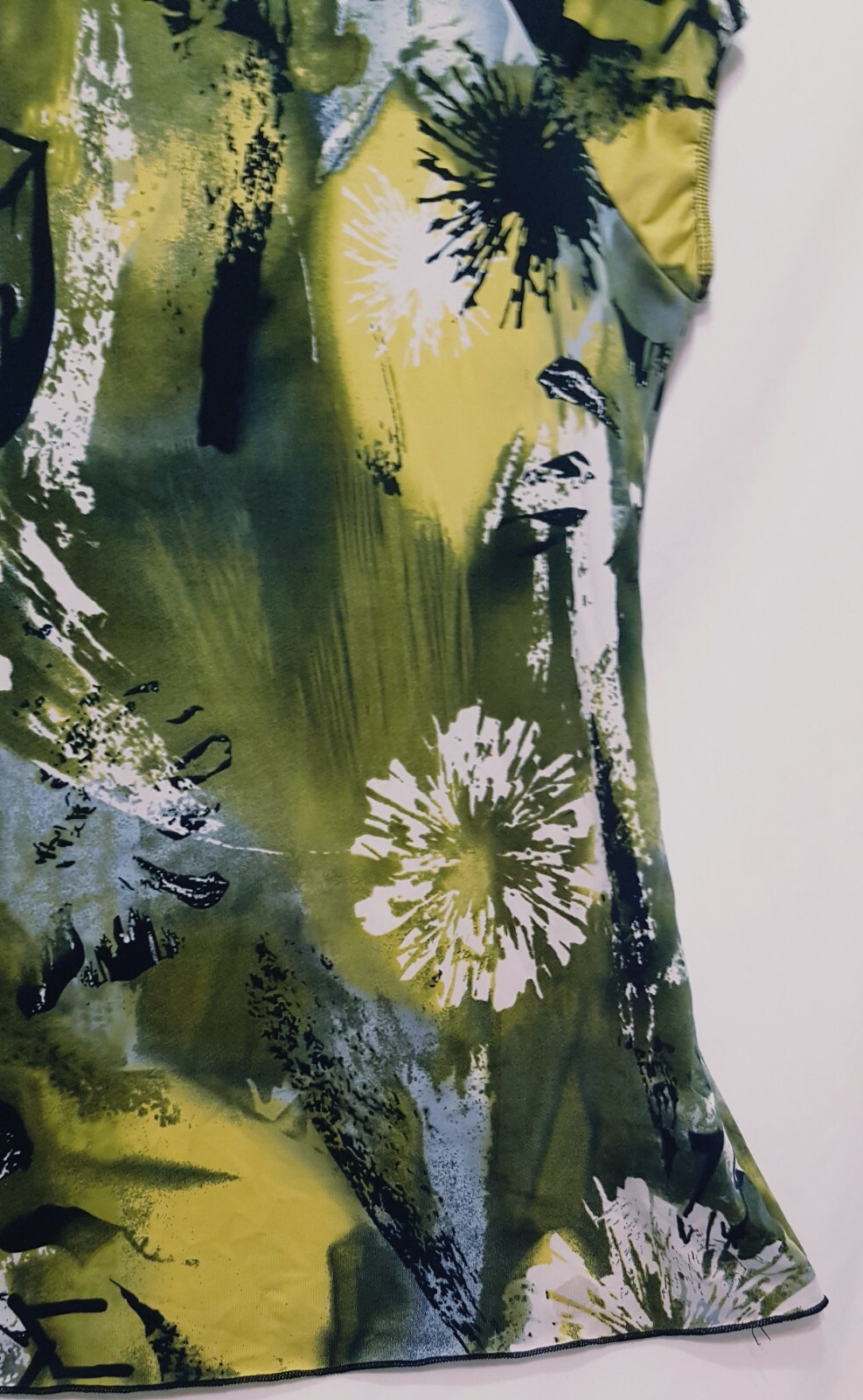 Dynamite Blouse Boho Green Floral Size Medium Leaves Cap Sleeves