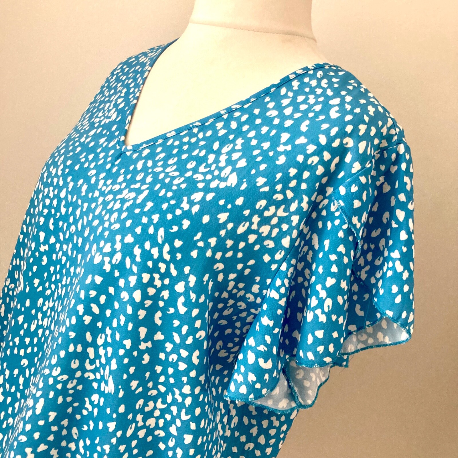 Shein Niay Size XL UK 16 Blue White Blouse Short Angel Sleeves V Neck