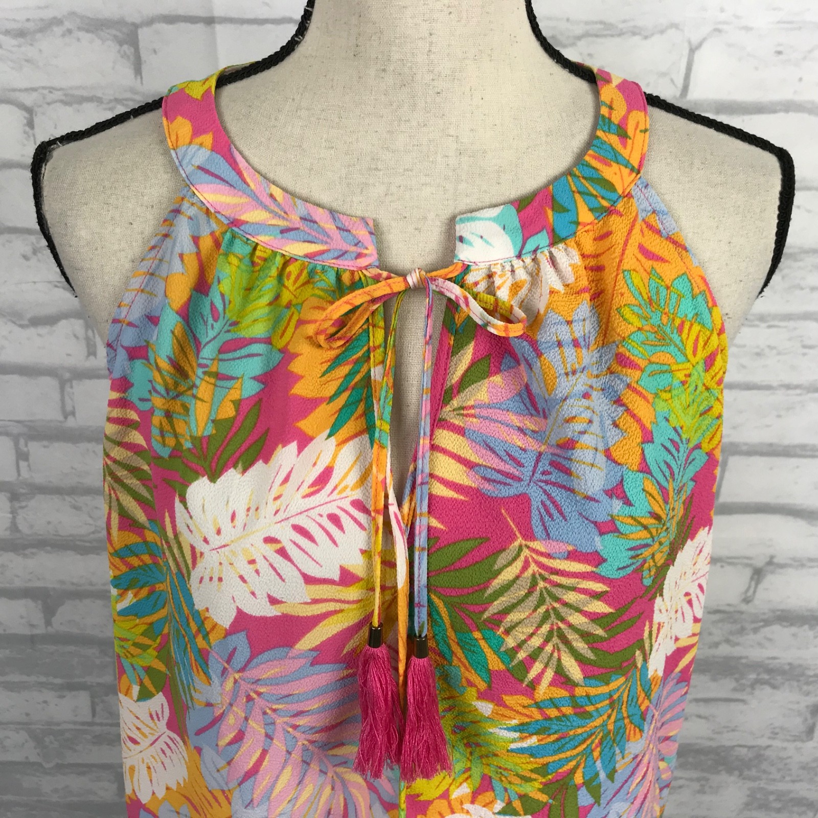 Rose + Olive Floral Top Shirt Blouse Size L Sleeveless Flowy Colorful Tropical
