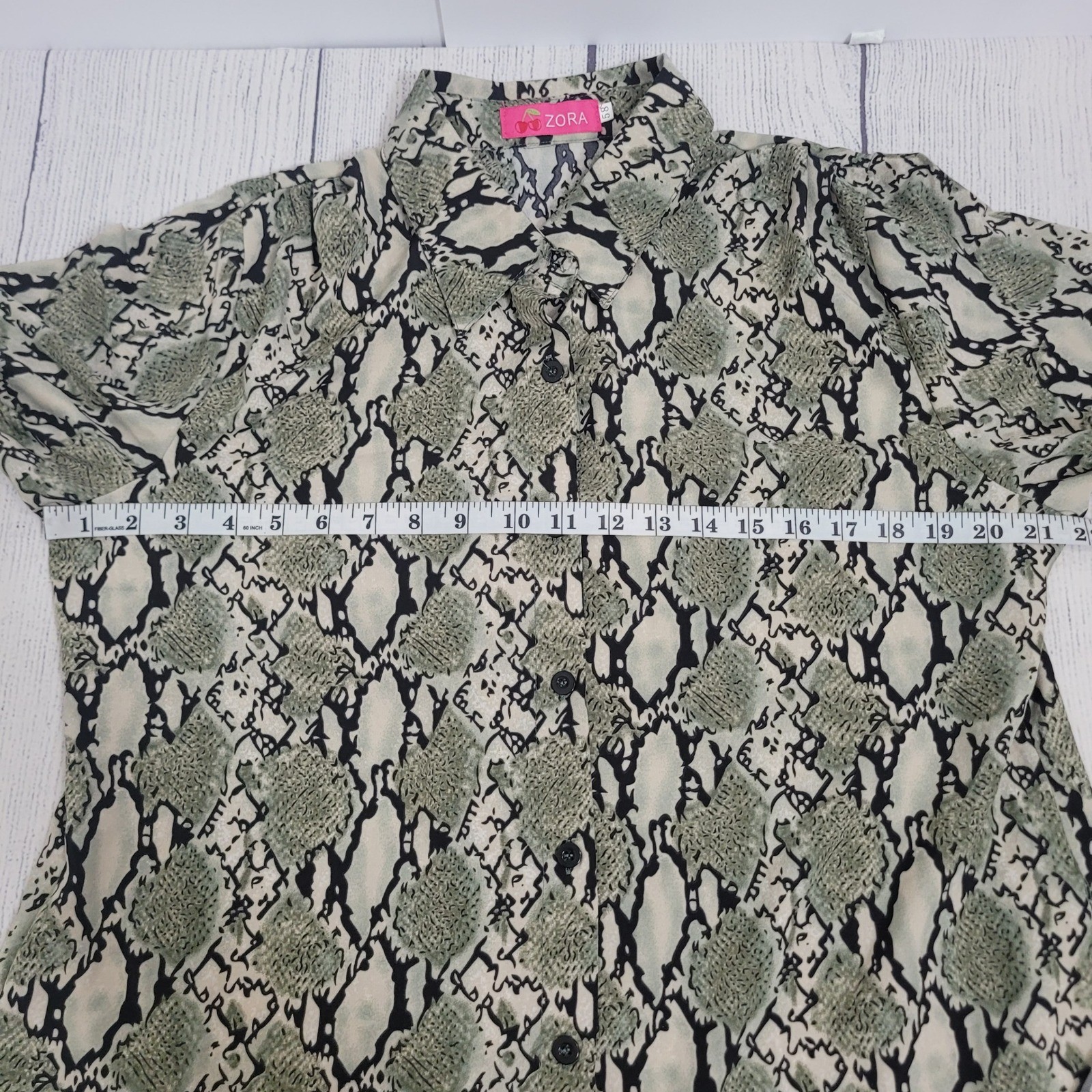 Zora 58 Snakeskin Print Button Down Tunic Green High Low Long Sleeve Shirt