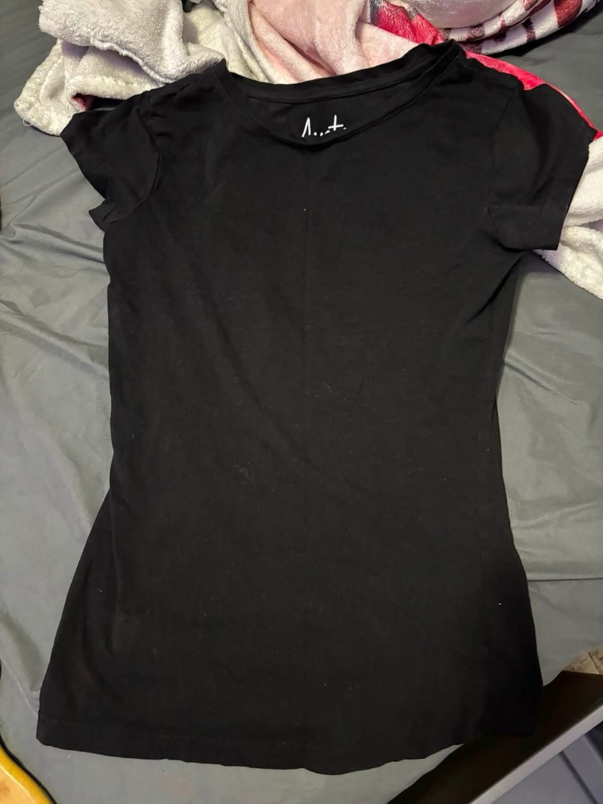 Aveto Black V-Neck Short Sleeve Stretch Knit Pullover T-Shirt Womens Size M