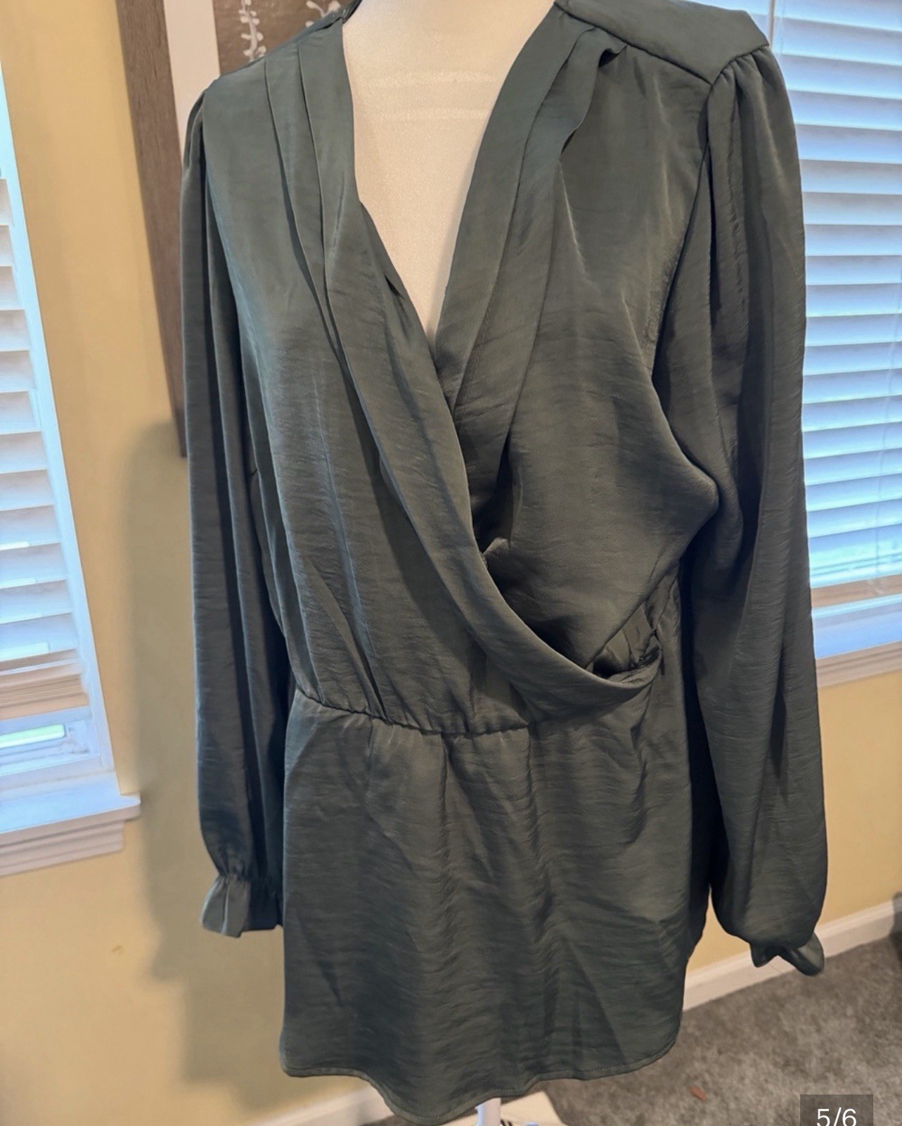 Vero Moda Women’s Plus 14W Green Satin V-Neck Long Sleeve Peplum Blouse