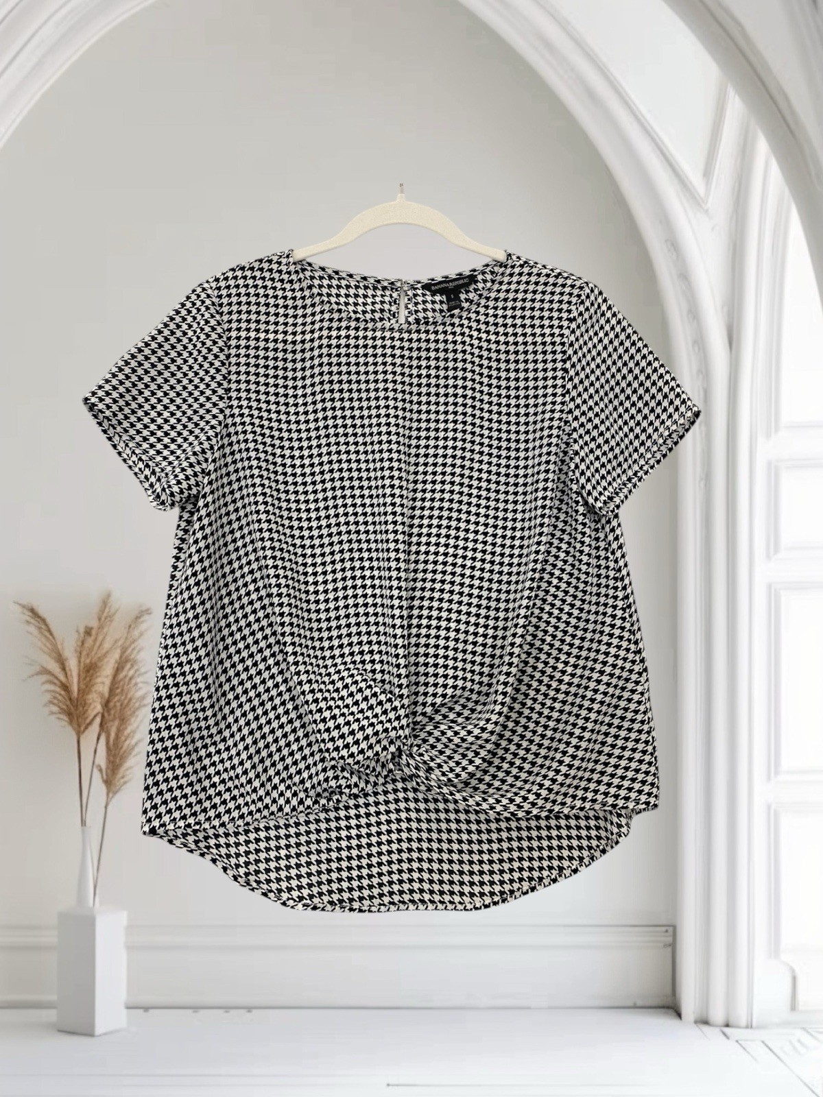 Banana Republic Houndstooth Twist Front Top Size Medium Summer Preppy Chic