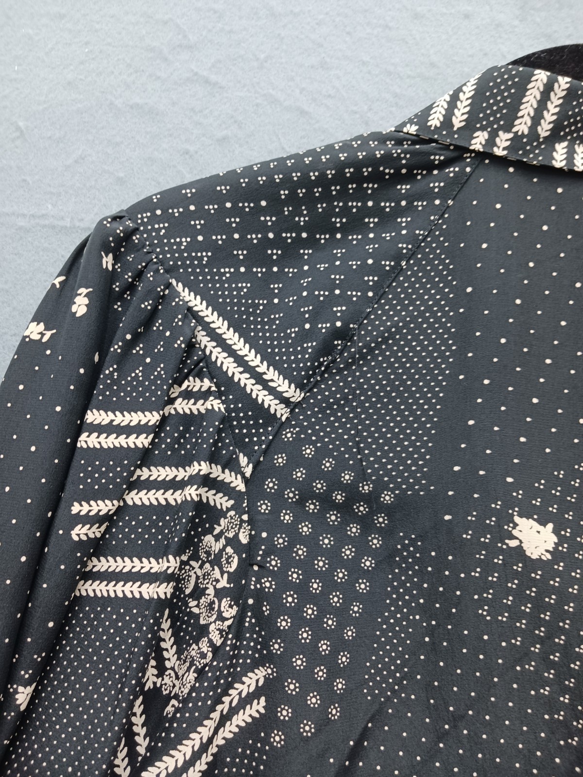 Unknown Women’s Dressy Blouse 8 Black Polka Dot Floral Relaxed Casual Work