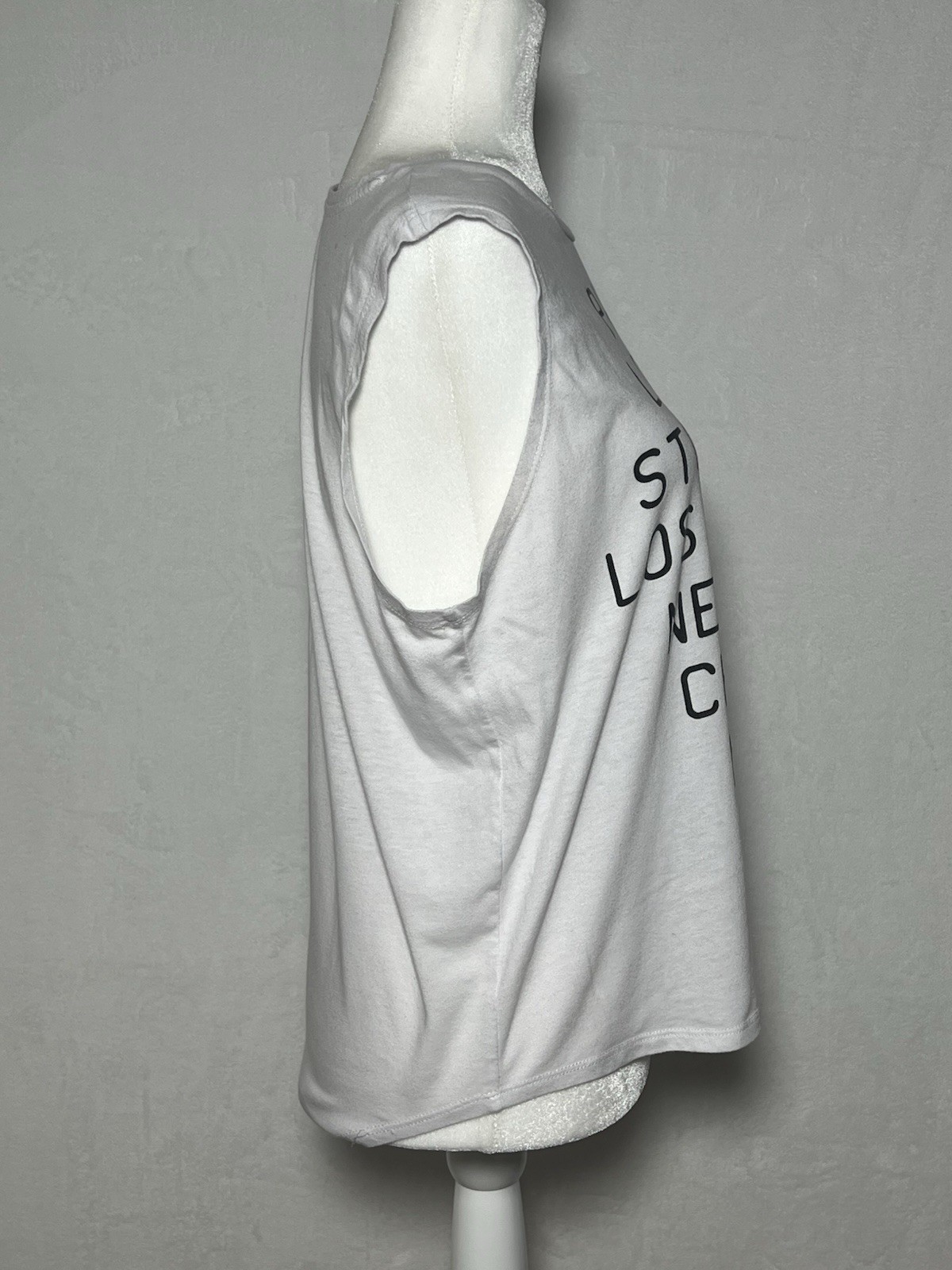Lot of 2 Tank Muscle Tees Layers Gym Workout – White and Gray – size L Bundle