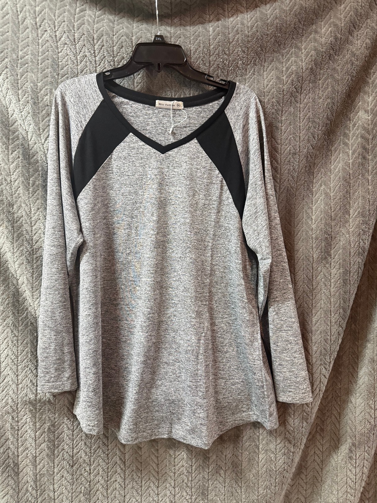 Miss Fortune Women’s Long Sleeve V-Neck Tunic Top 3XL Gray Black