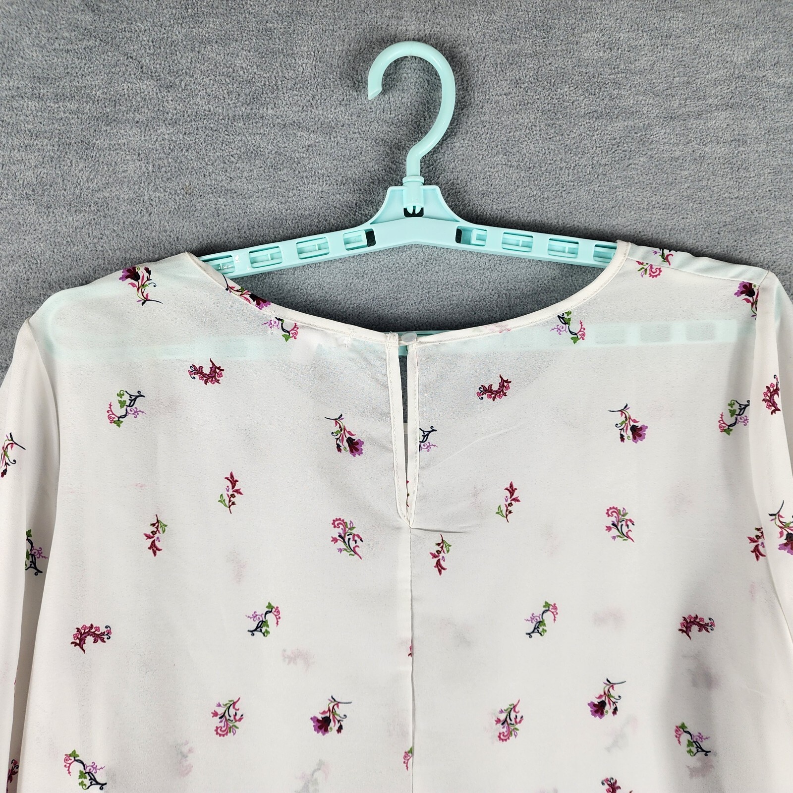 Roommates Woman Blouse 3X White Floral Top Back Keyhole Loose Wide Sleeves
