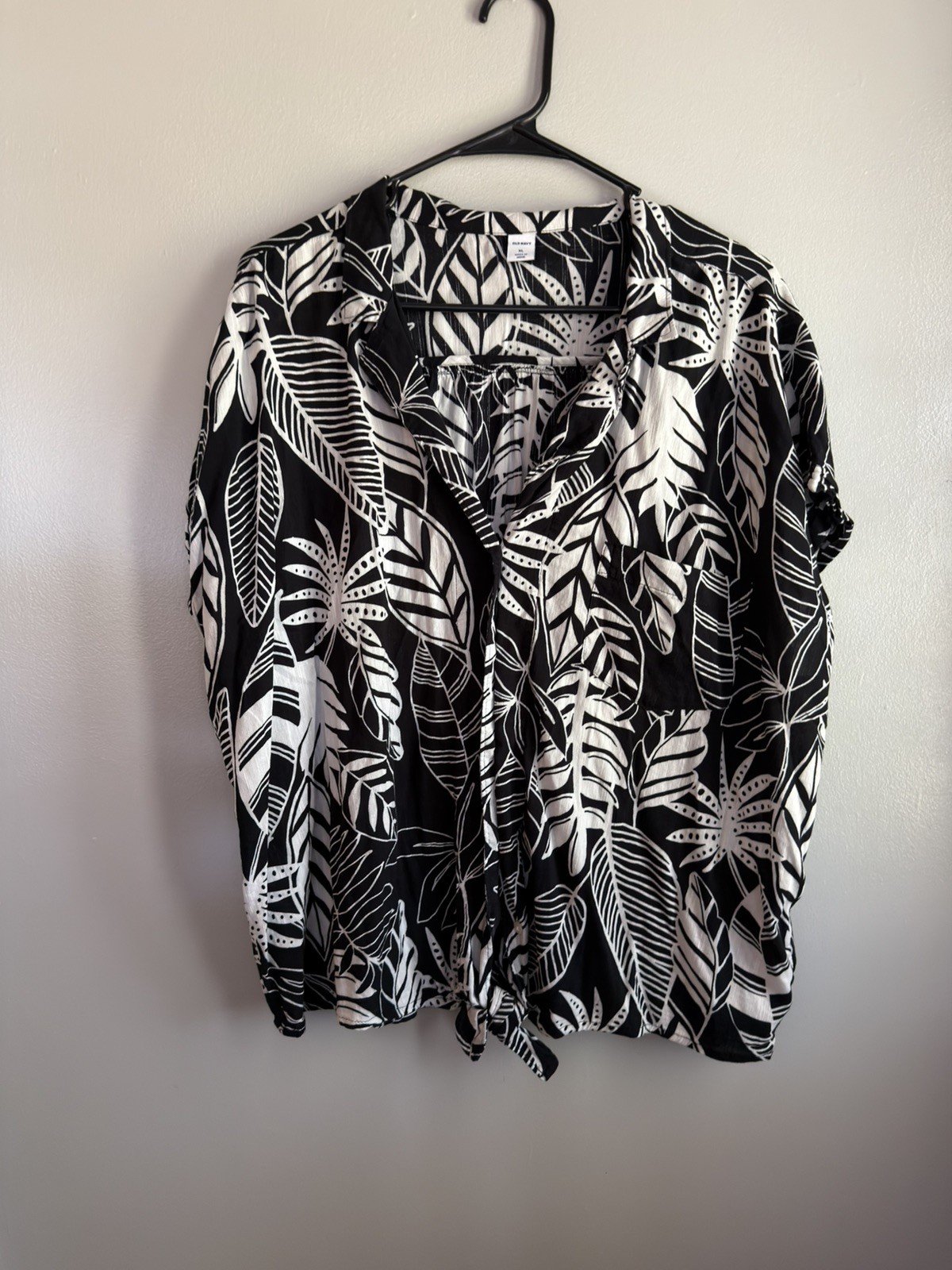 Old Navy Women’s XL Black White Tropical Print Short Sleeve Tie Front Shirt