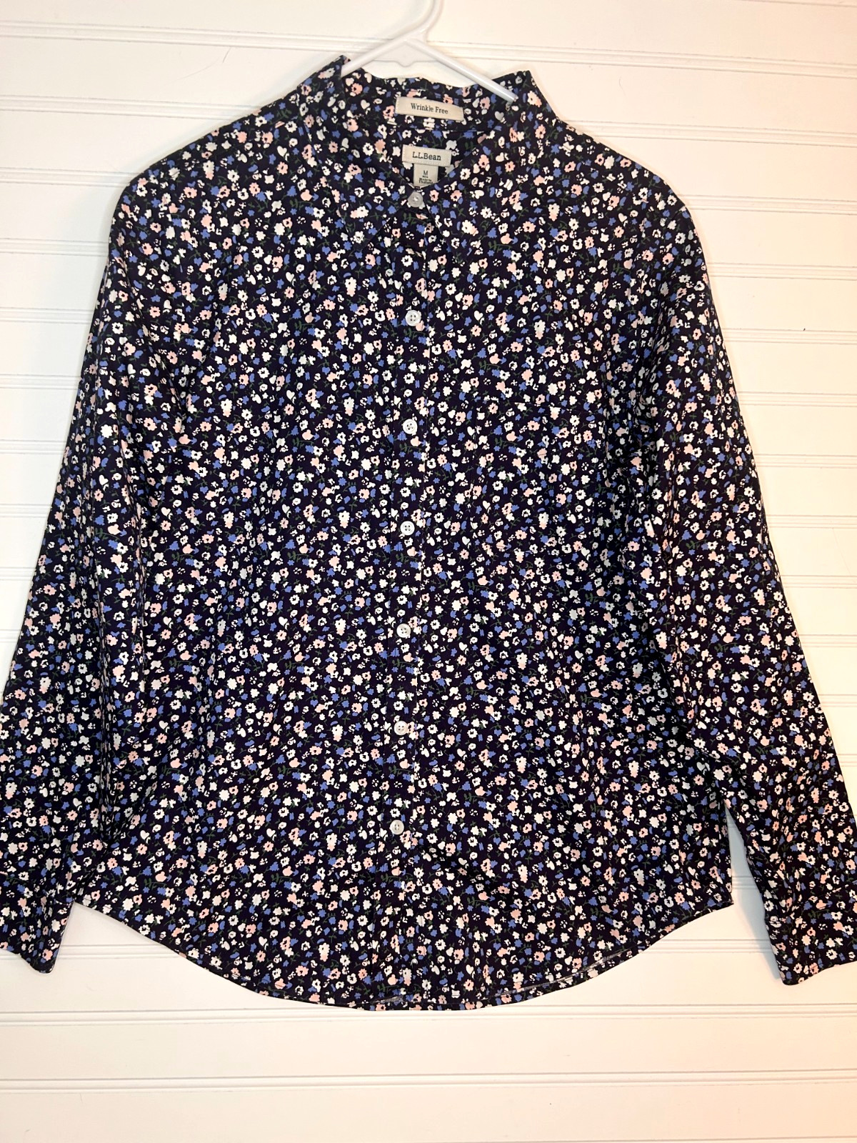 LL Bean Women’s M Navy Floral Shirt Wrinkle Free 100% Cotton Cottagecore