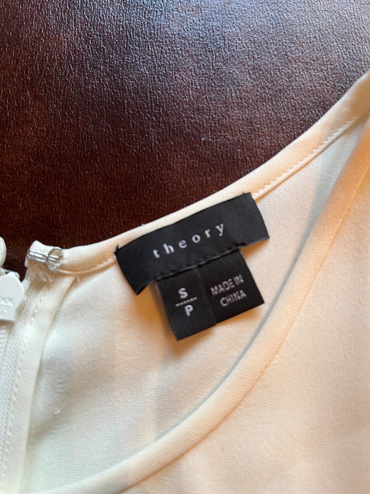 THEORY IVORY SLEEVELESS TOP WITH UNDER SHELL, IN SILK/SOLIE SIZE S/P
