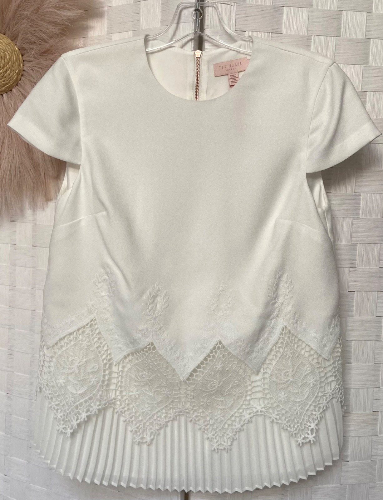 Ted Baker Off White Chevron Pleated Lace Trim Short Sleeve Top Gold Zip Size 1