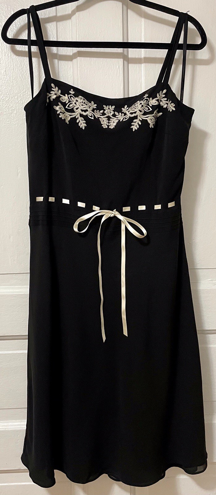Loft Women’s Size 10 100% Silk Y2L Spaghetti Strap Embroidered Slip Dress