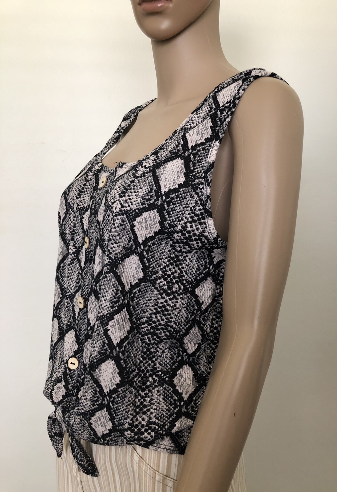 CAUTION TO THE WIND Knitted Top Tie Front Size M Womens Juniors Sleeveless New
