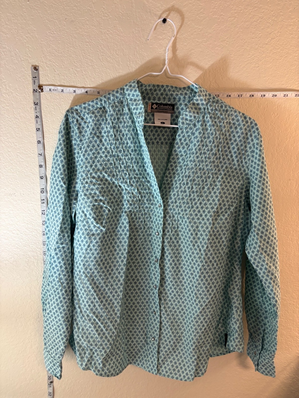 Columbia Womens Large Light Aqua Blue Print Button Front Long Sleeve Shirt