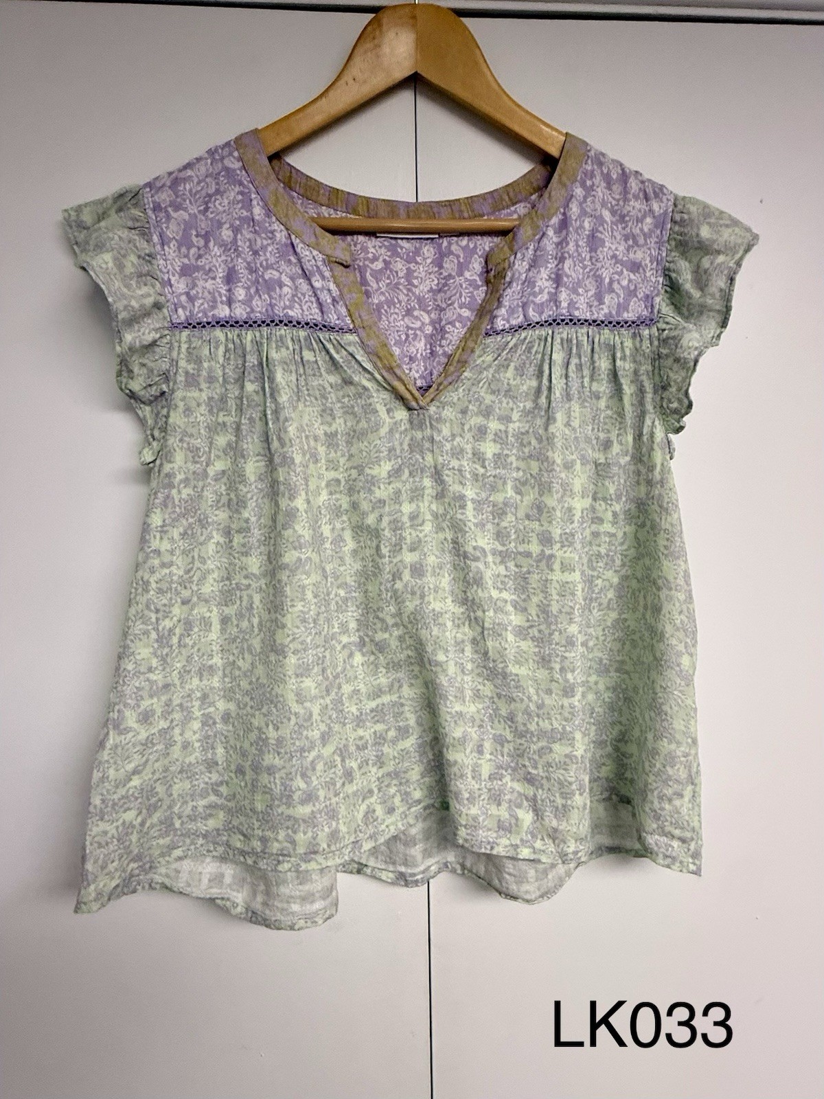Roller Rabbit Lavender Sage Green Floral Blouse Large L Cotton Flutter Sleeve