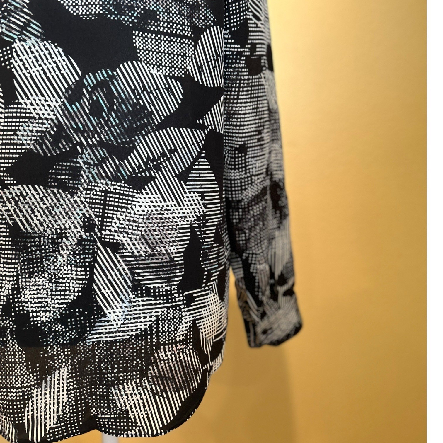 Rebecca Taylor Women’s Silk Top Split Neck Blouse Black Sonic Garden Size 6