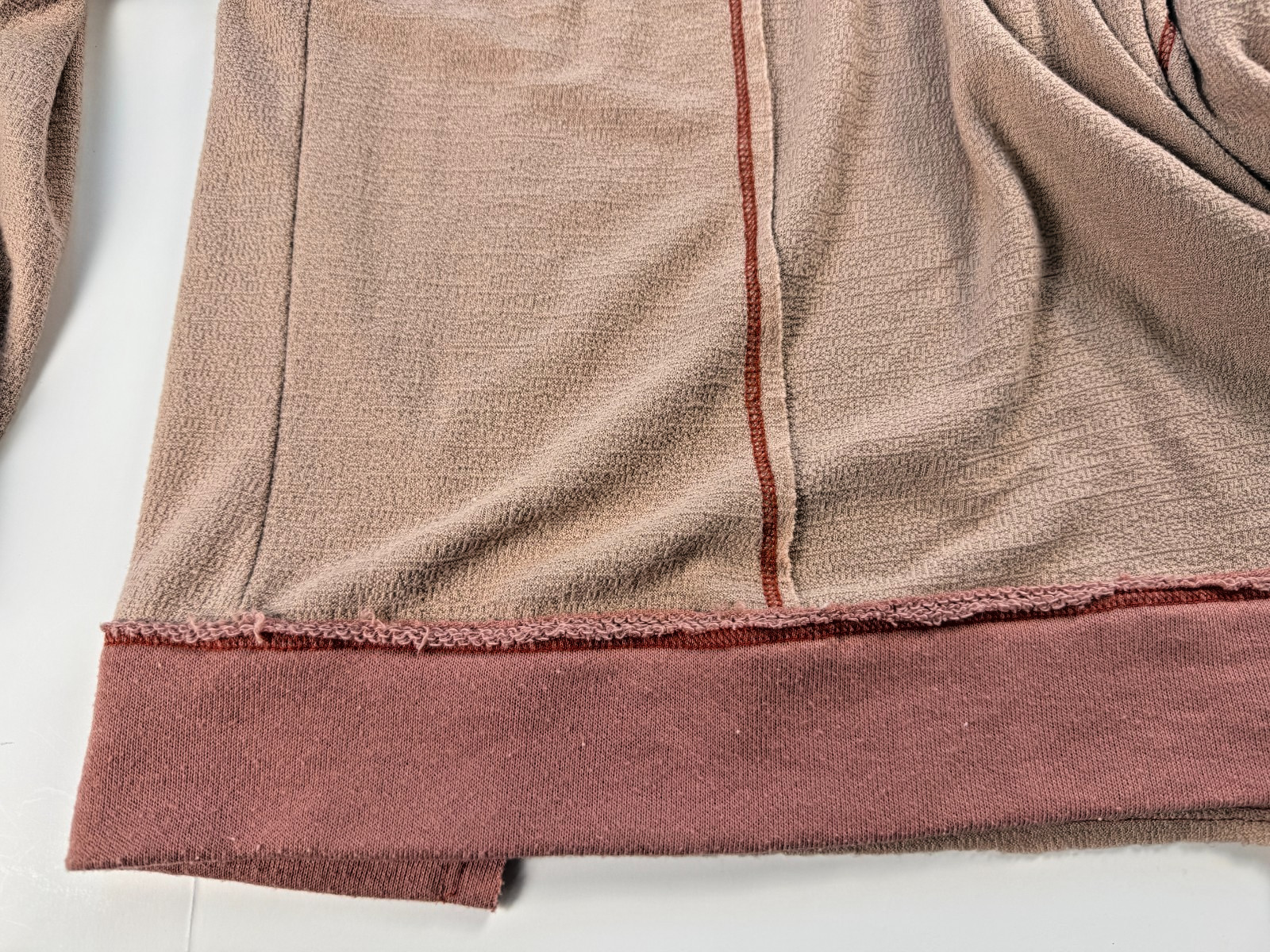BIBI Womens Contrast Stitch Crinkle Knit Pullover Top Boho Exposed Seam Mauve
