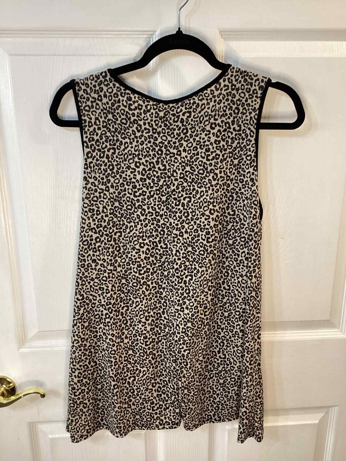 Cage front leopard tank top no tag but 17 in pit to pit Size Small EUC