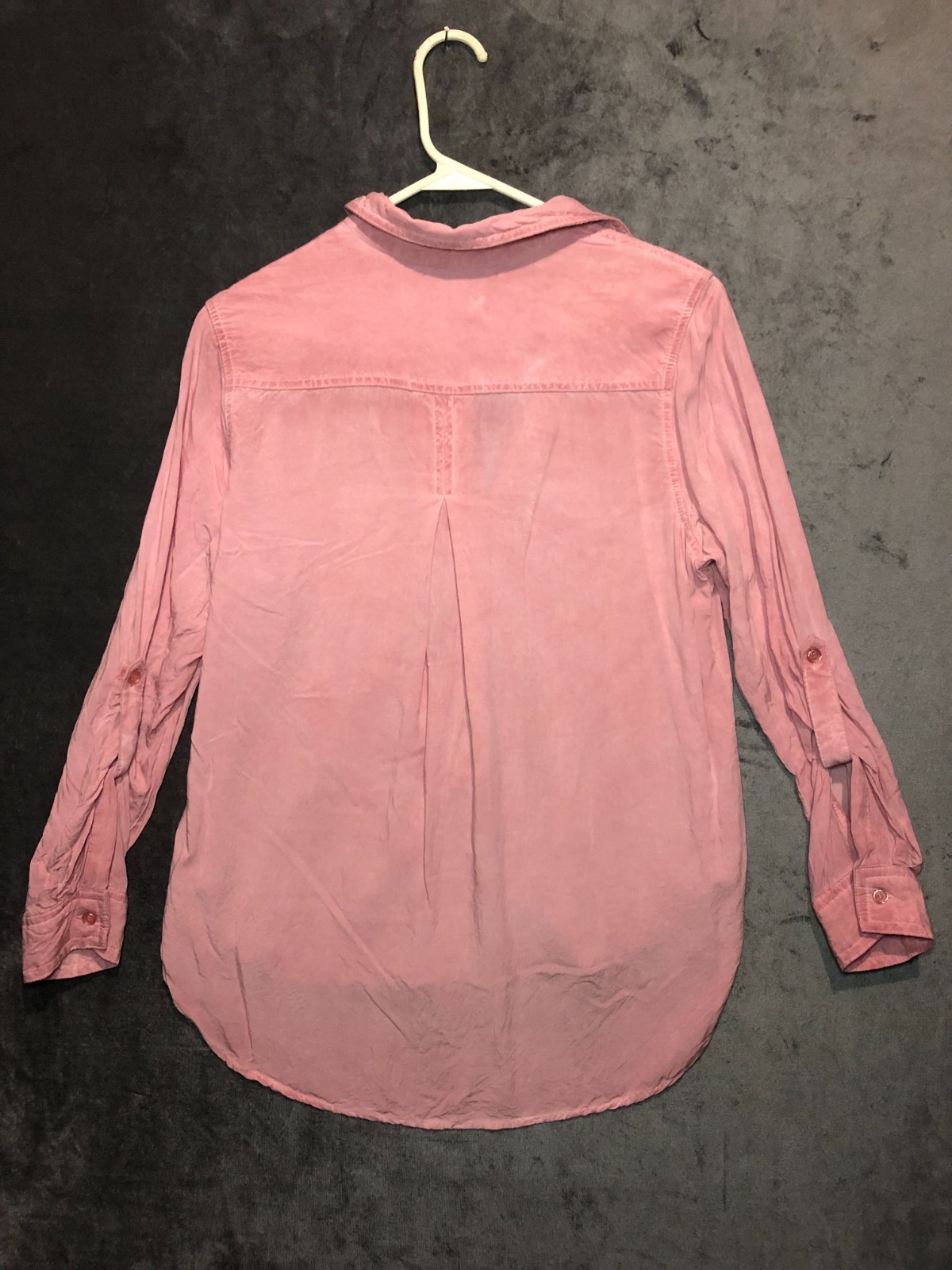 Relaxed California-Chic Womens Sandwashed Velvety Button-Down Pink Blouse Small