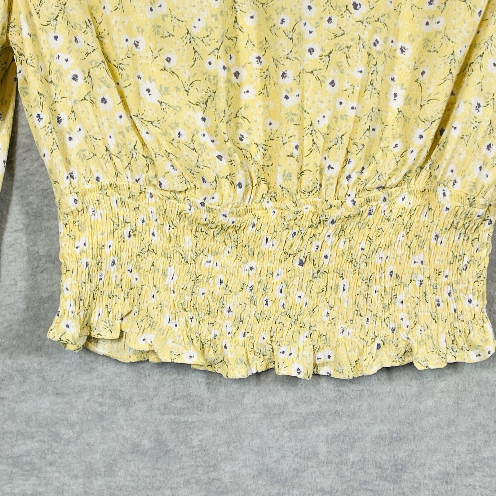 ASTR the Label Floral V-Neck Top Size XS Cropped Smocked Boho Cottage Feminine