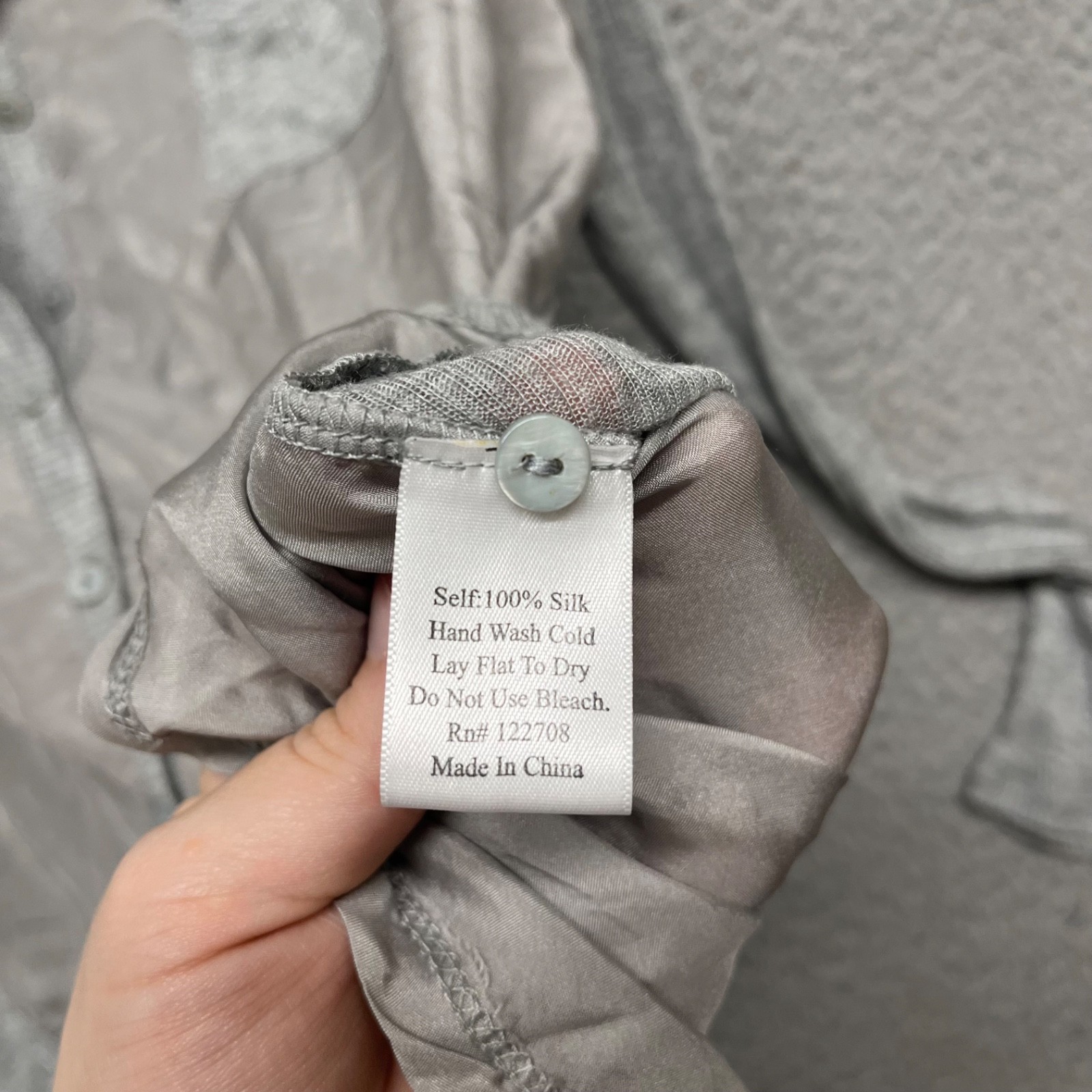 Johnny Was Pete & Greta Top Womens M Gray Silk Button Up Minimalist *Read*