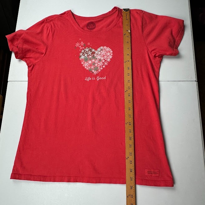 Life Is Good Top Women Large Red Crusher Tee Classic Fit Snowflake Heart Holiday